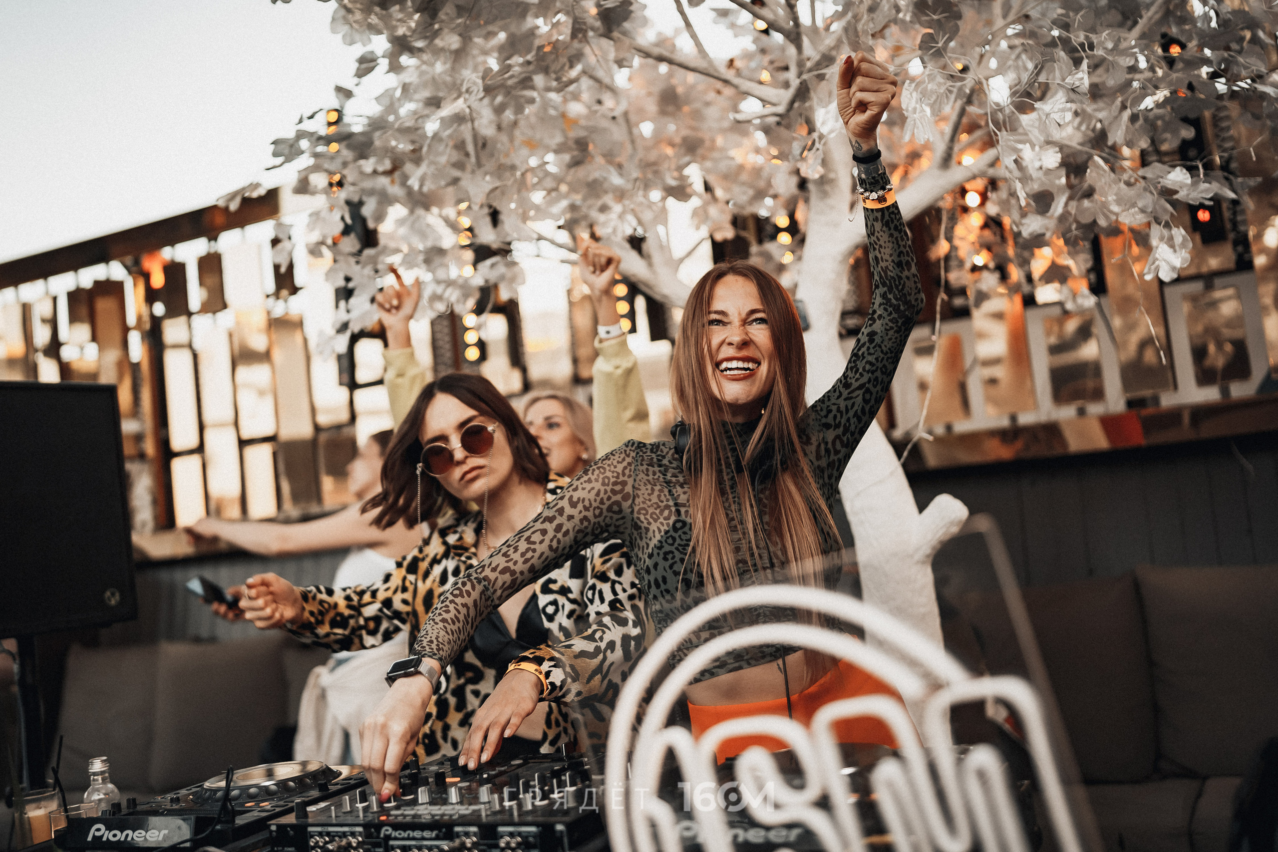 16 Om & Gryadet. Репортажный (клубный) фотограф в Москве