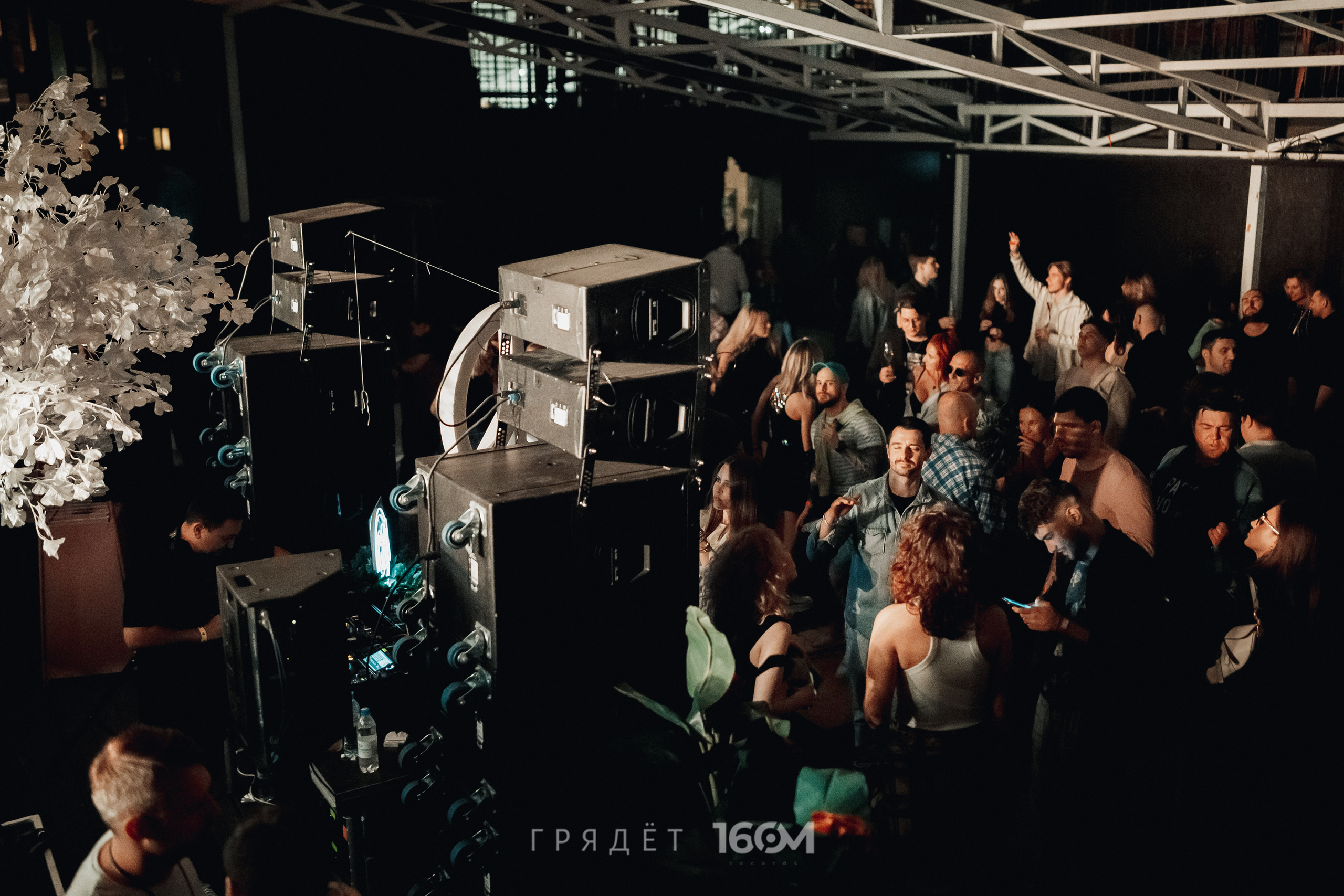 16 Om & Gryadet. Репортажный (клубный) фотограф в Москве