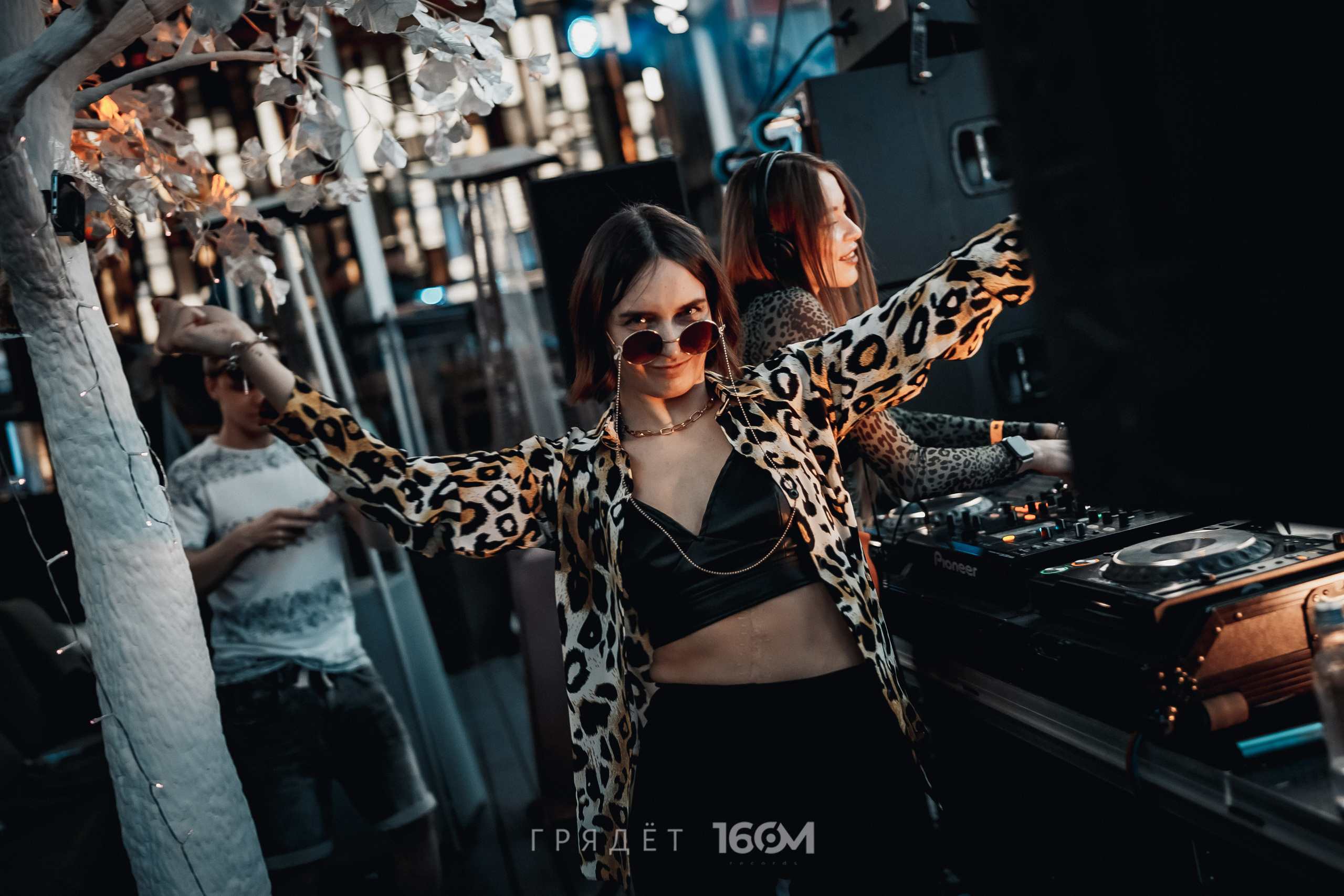 16 Om & Gryadet. Репортажный (клубный) фотограф в Москве