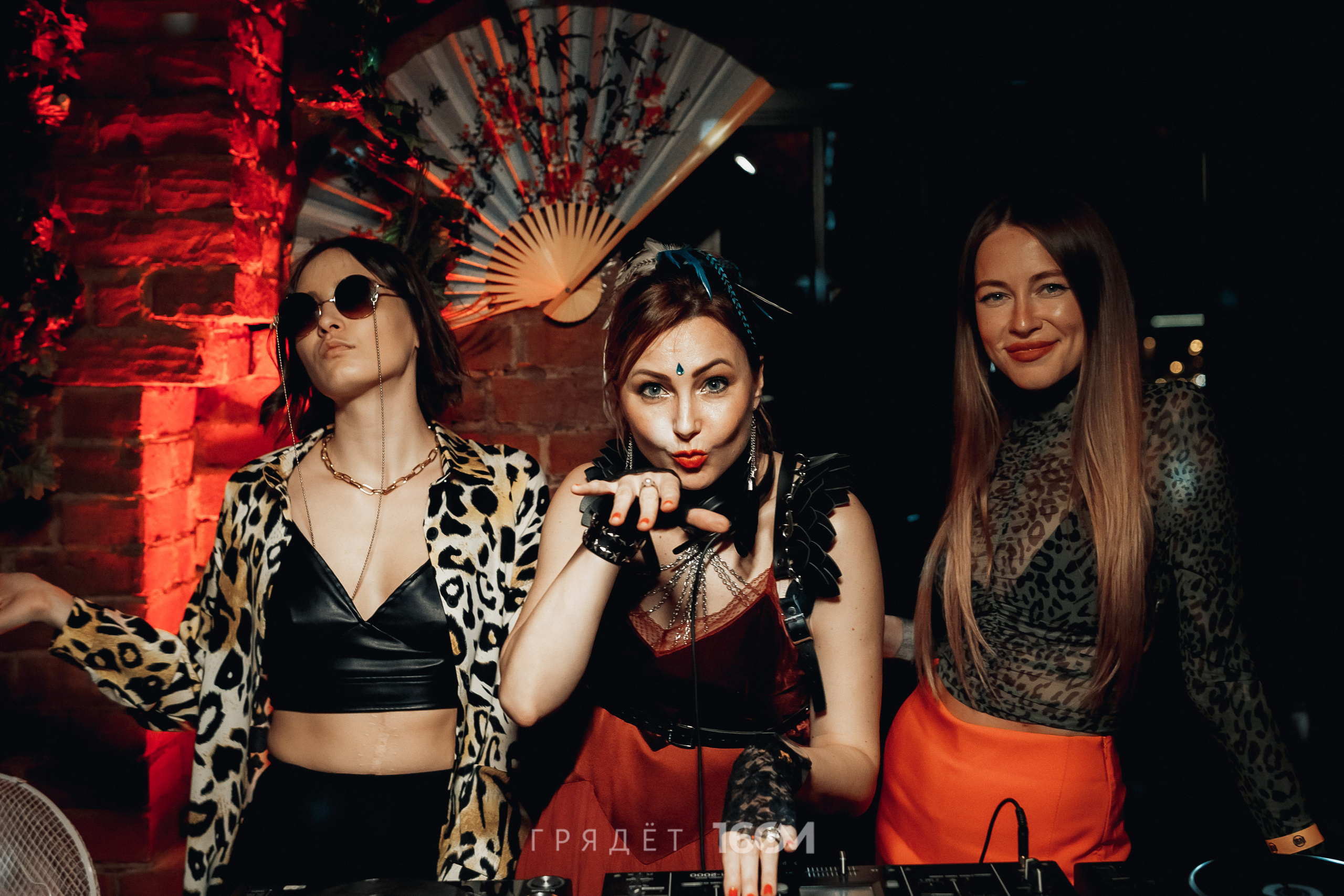 16 Om & Gryadet. Репортажный (клубный) фотограф в Москве