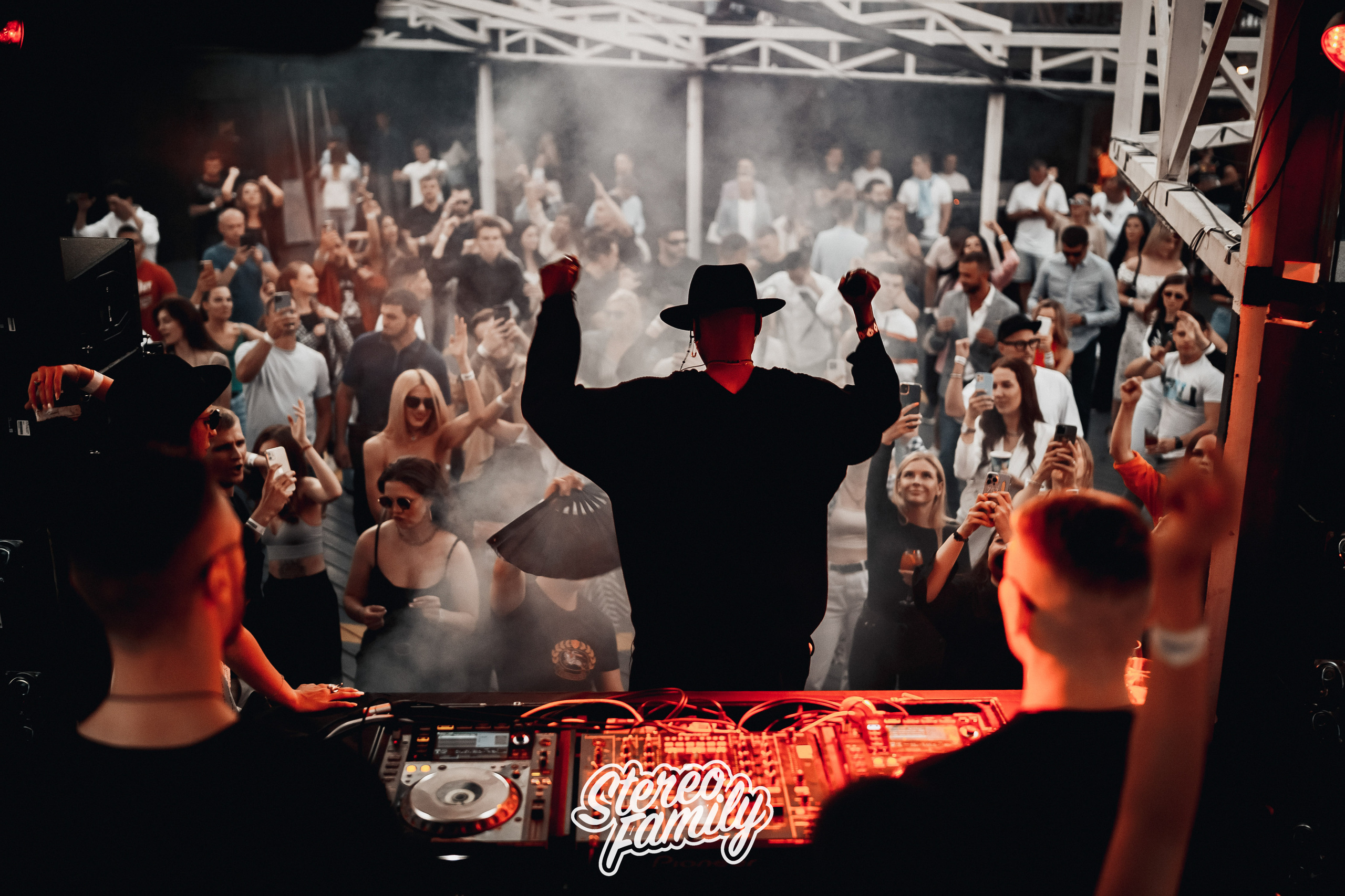 Stereoporno at Fantomas Rooftop. Репортажный (клубный) фотограф в Москве