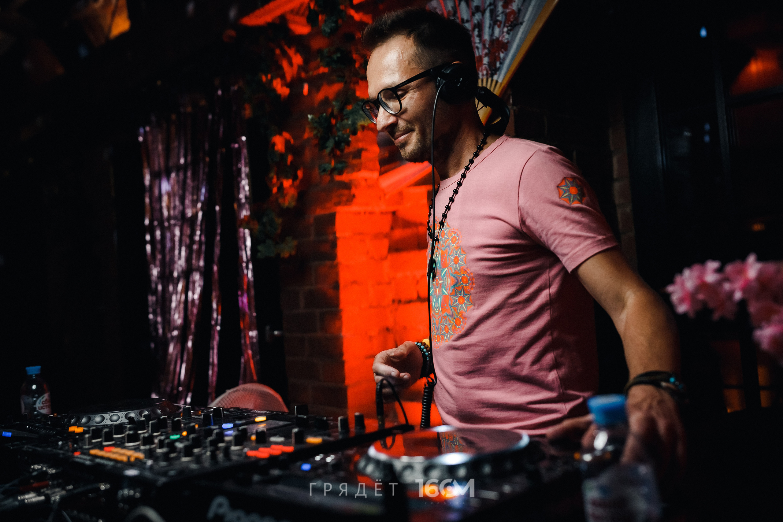 16 Om & Gryadet. Репортажный (клубный) фотограф в Москве