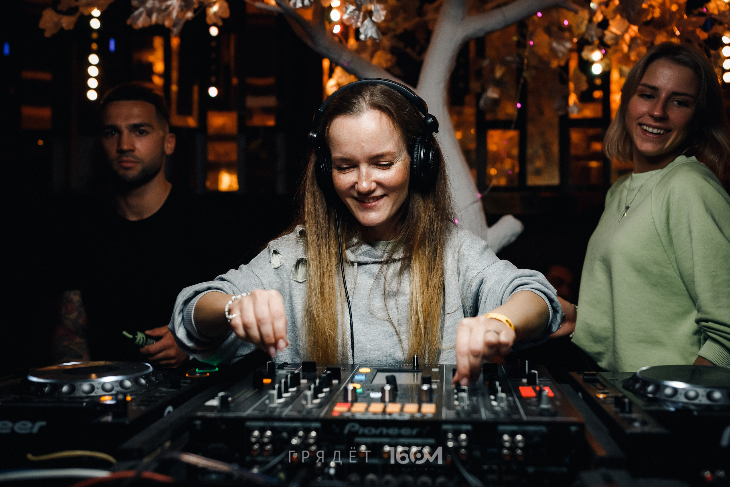 16 Om & Gryadet. Репортажный (клубный) фотограф в Москве