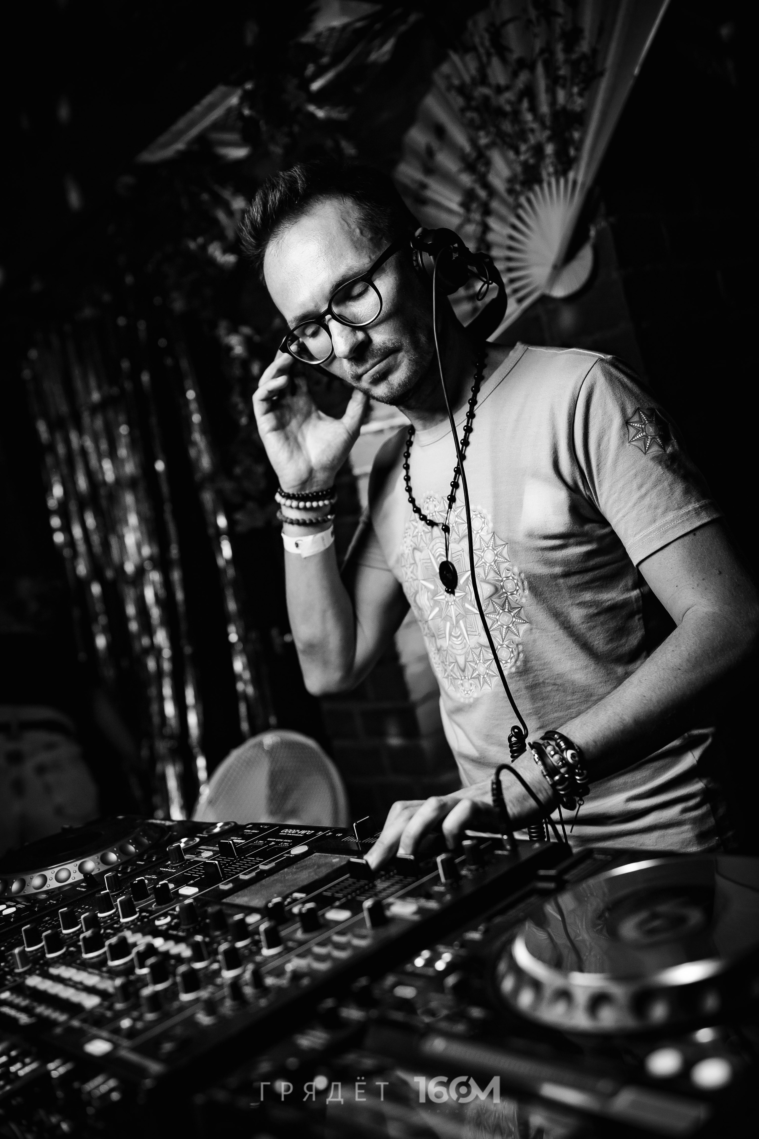 16 Om & Gryadet. Репортажный (клубный) фотограф в Москве