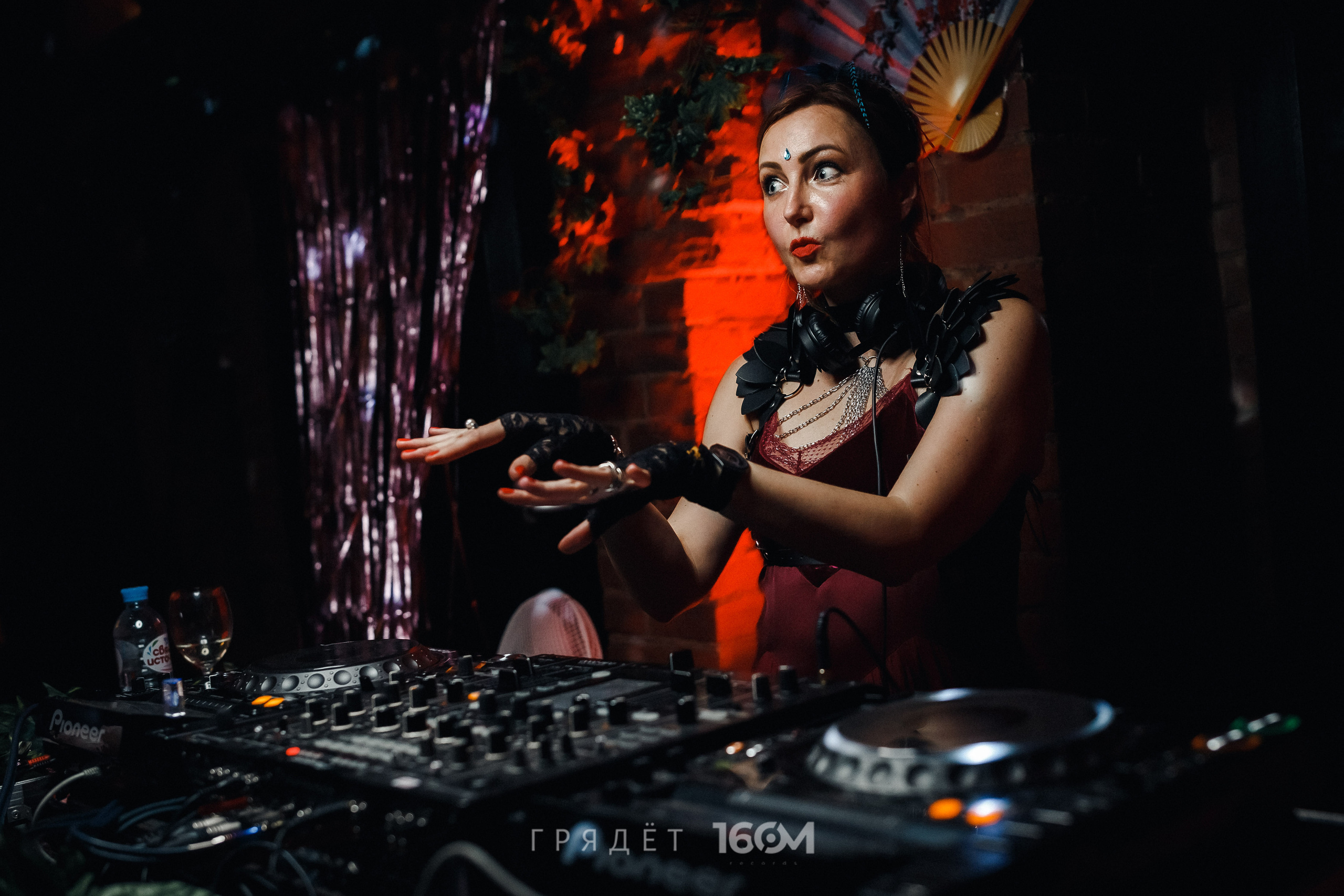 16 Om & Gryadet. Репортажный (клубный) фотограф в Москве