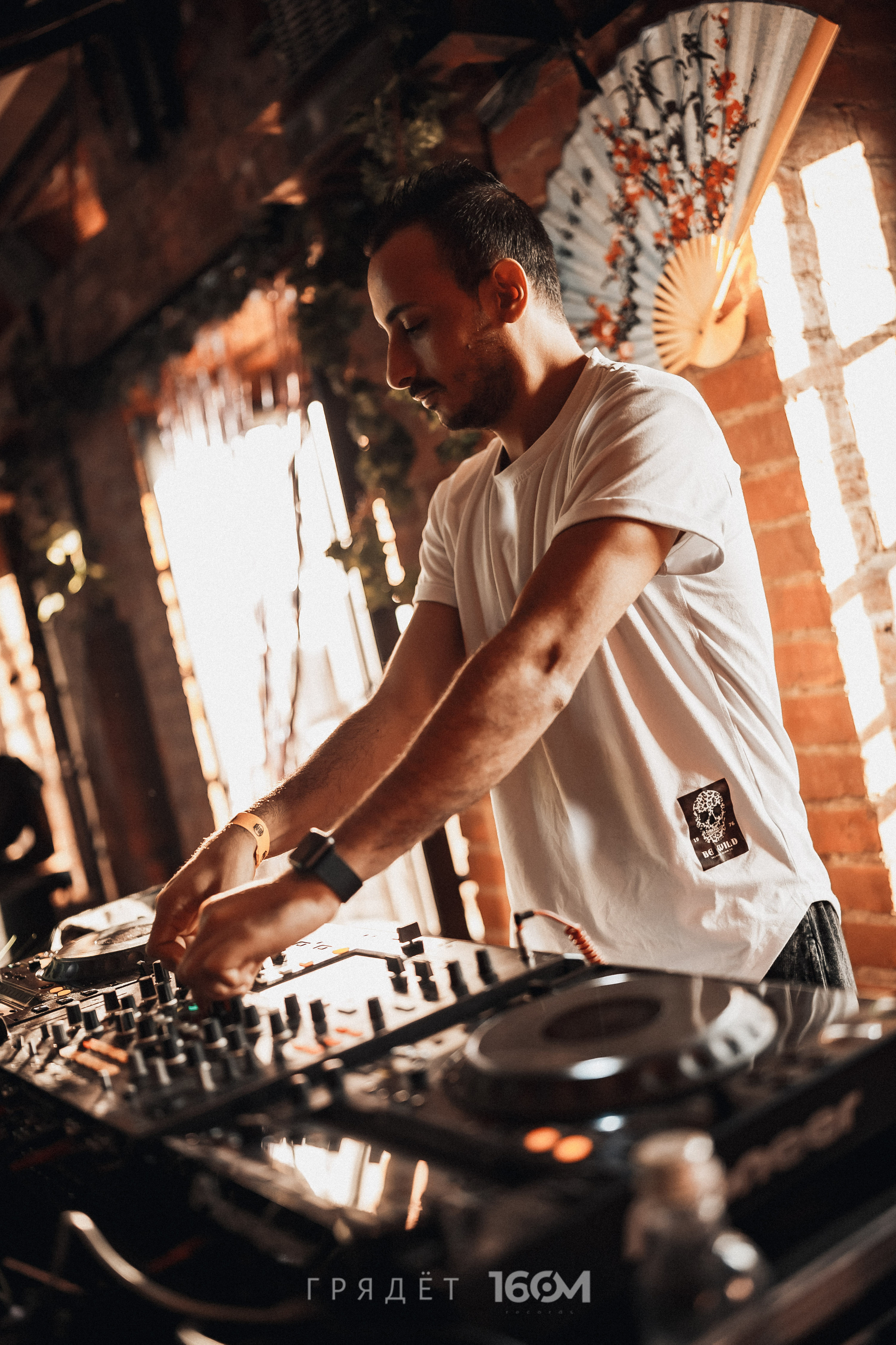 16 Om & Gryadet. Репортажный (клубный) фотограф в Москве