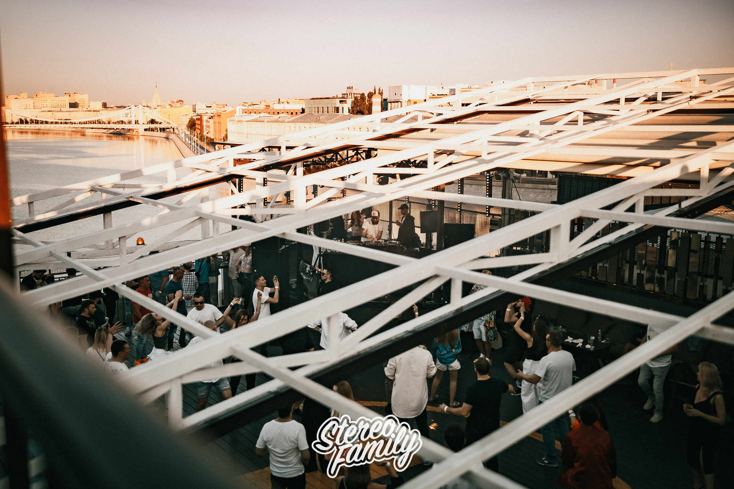 Stereoporno at Fantomas Rooftop. Репортажный (клубный) фотограф в Москве