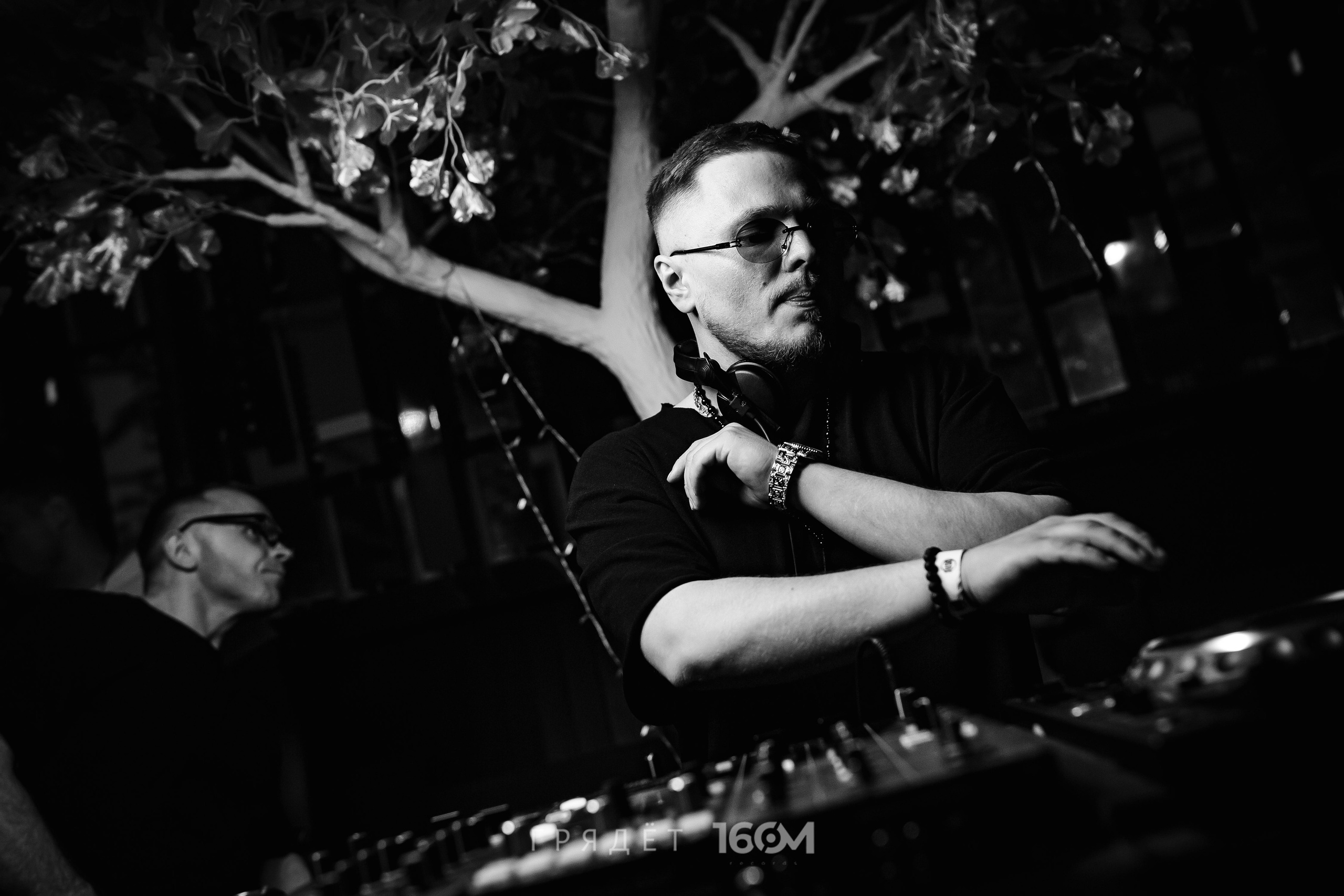 16 Om & Gryadet. Репортажный (клубный) фотограф в Москве