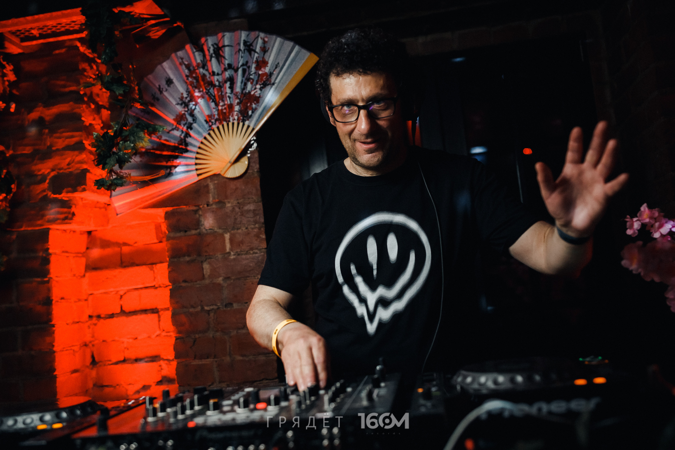 16 Om & Gryadet. Репортажный (клубный) фотограф в Москве