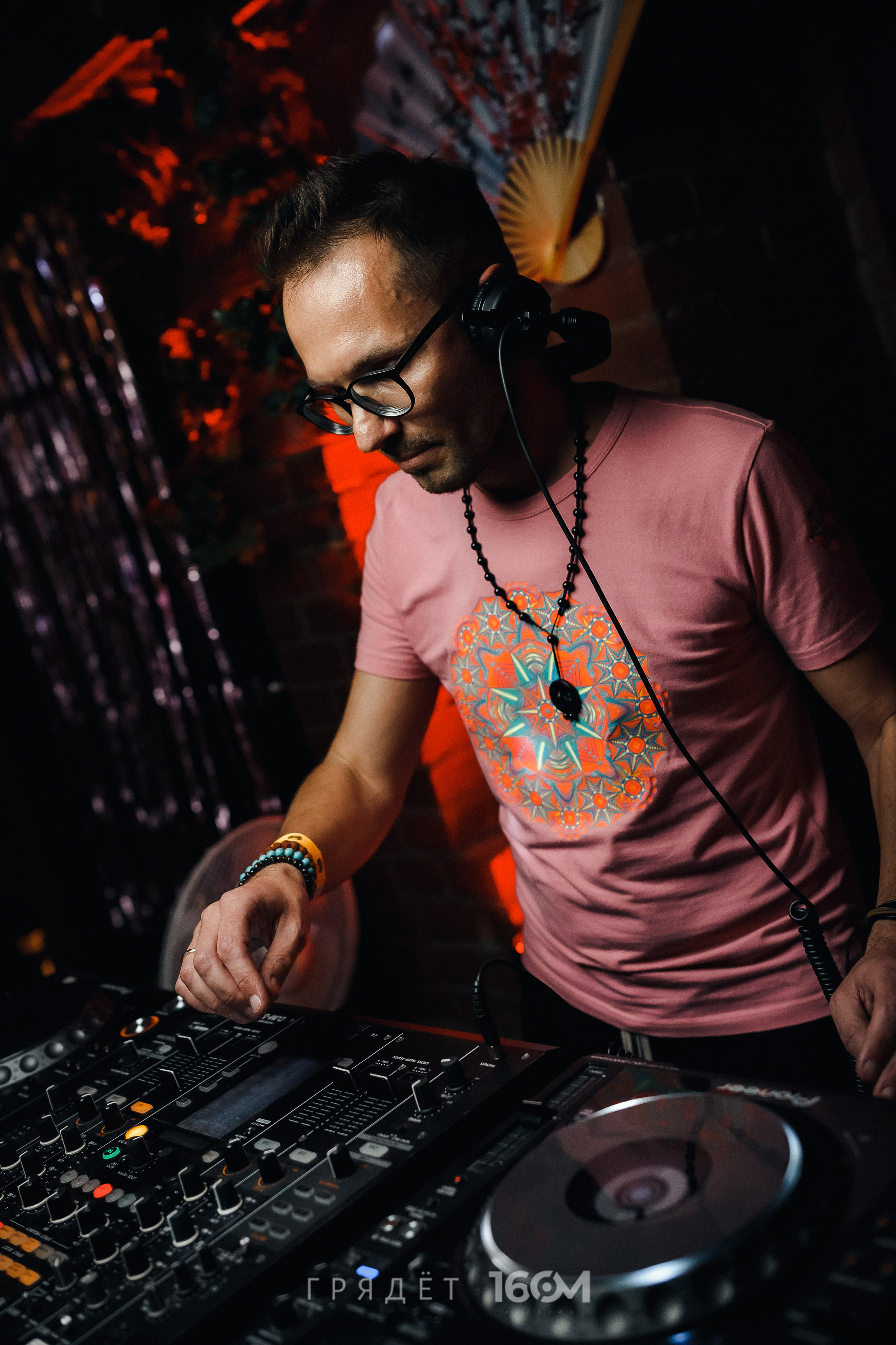 16 Om & Gryadet. Репортажный (клубный) фотограф в Москве