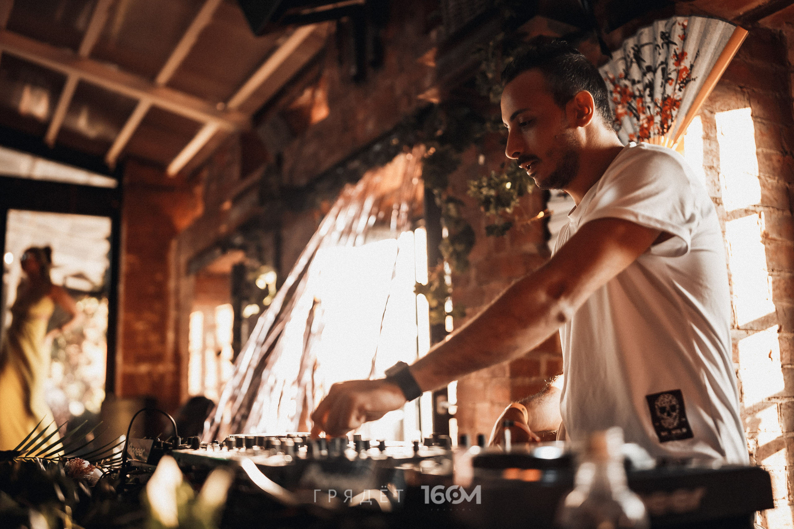 16 Om & Gryadet. Репортажный (клубный) фотограф в Москве