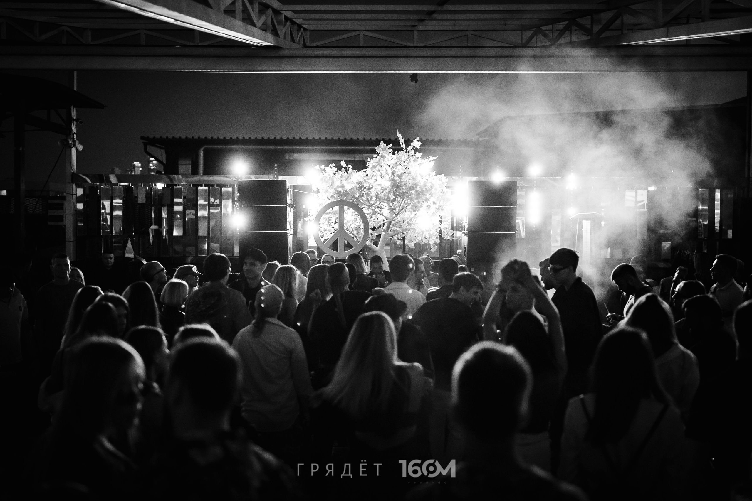 16 Om & Gryadet. Репортажный (клубный) фотограф в Москве