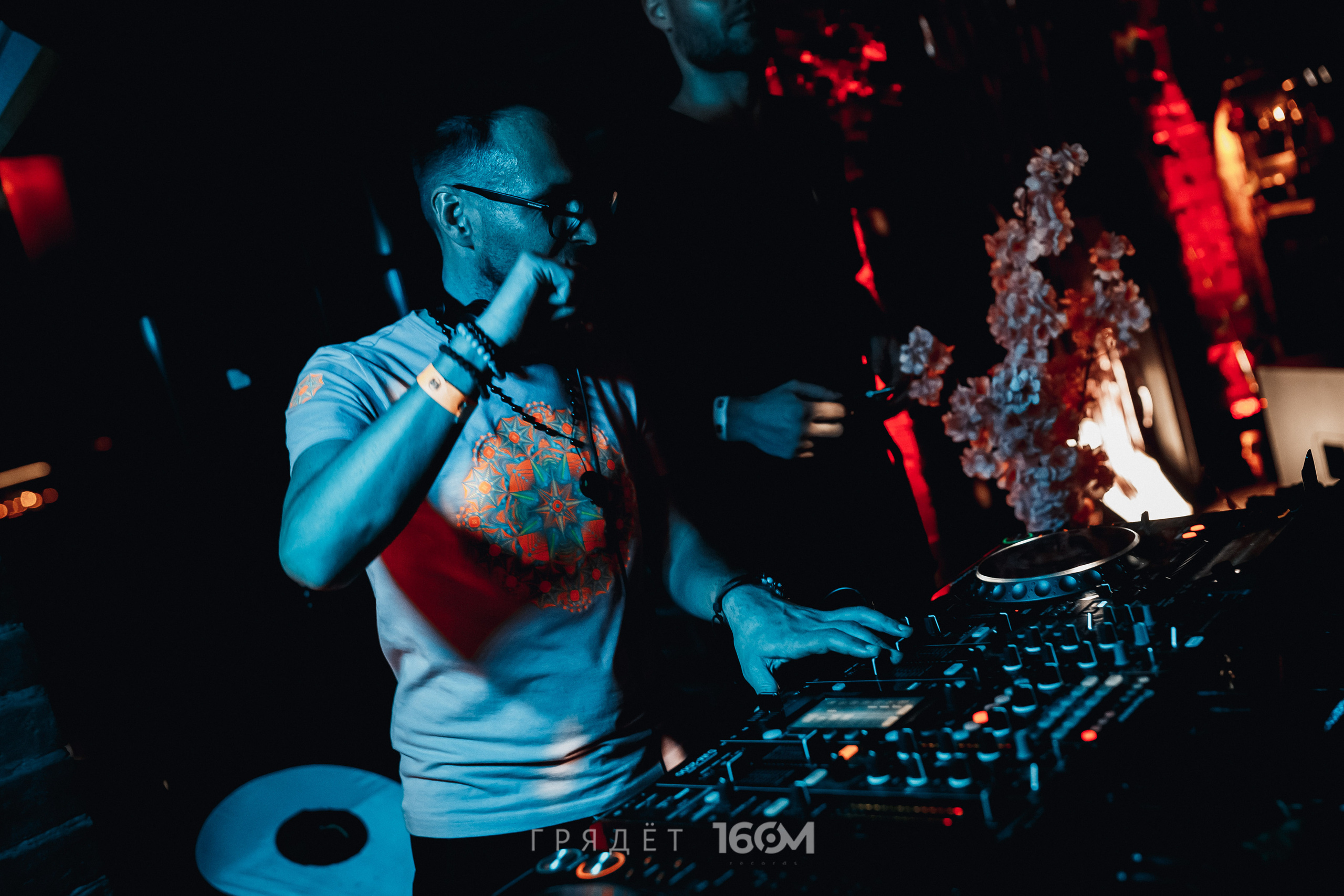 16 Om & Gryadet. Репортажный (клубный) фотограф в Москве