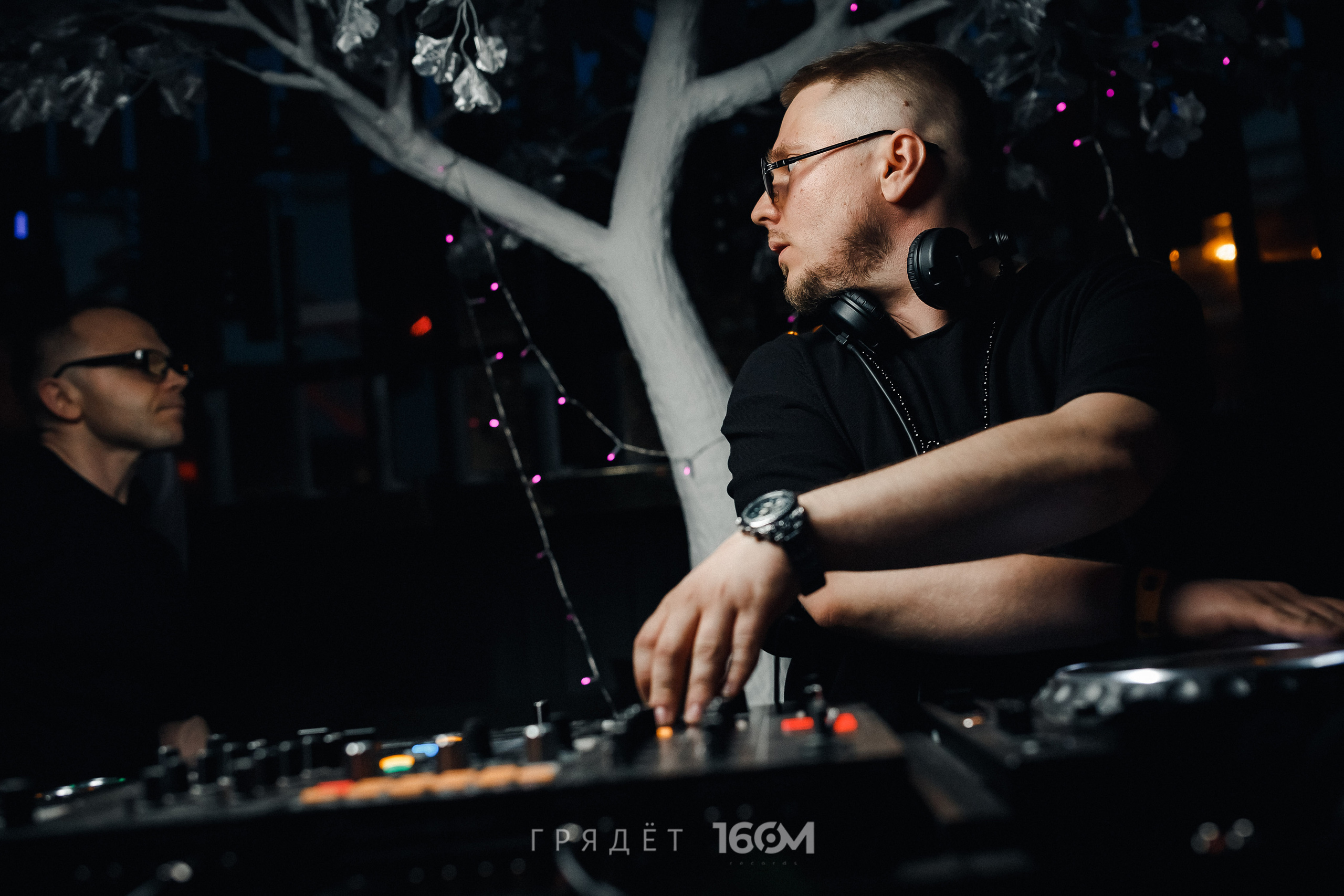 16 Om & Gryadet. Репортажный (клубный) фотограф в Москве