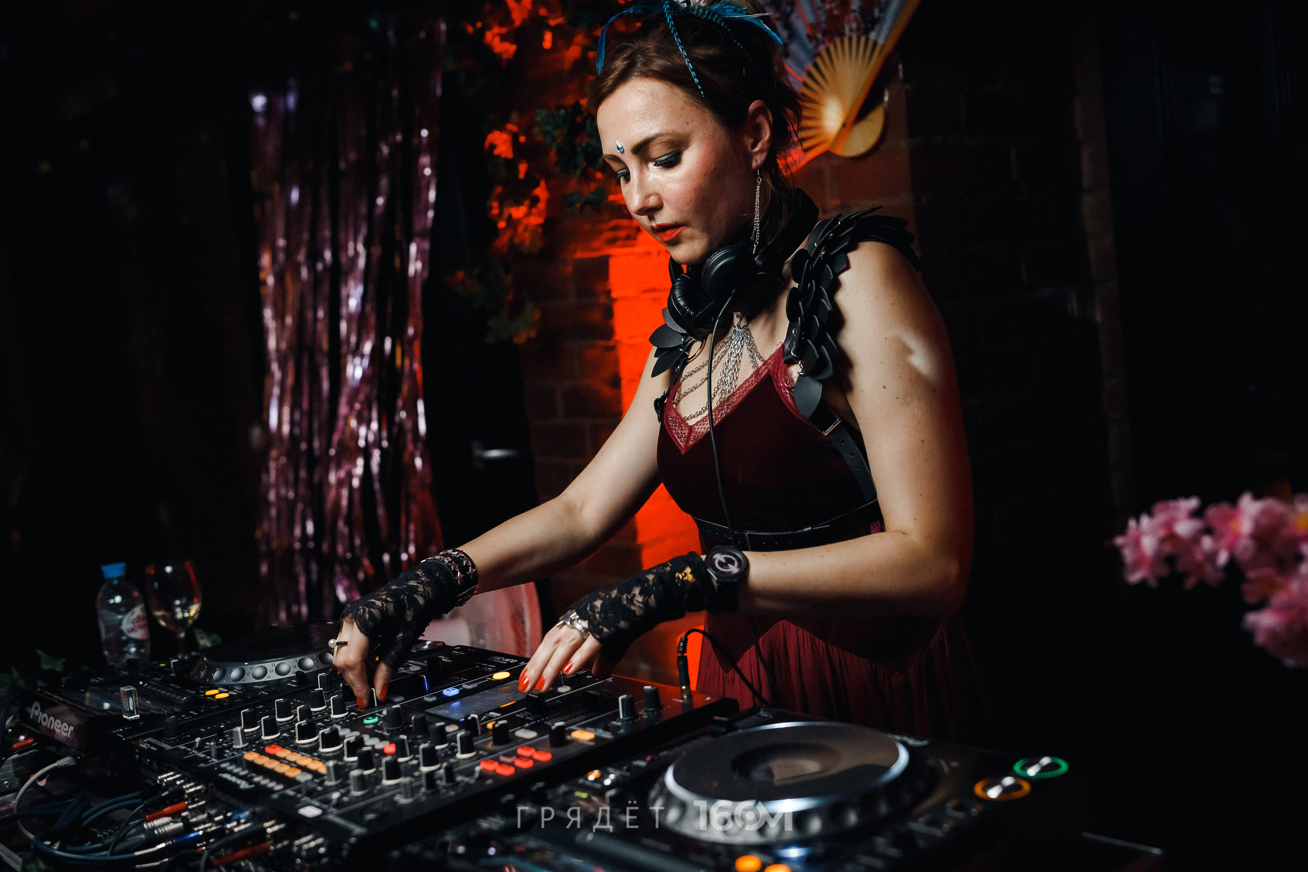 16 Om & Gryadet. Репортажный (клубный) фотограф в Москве