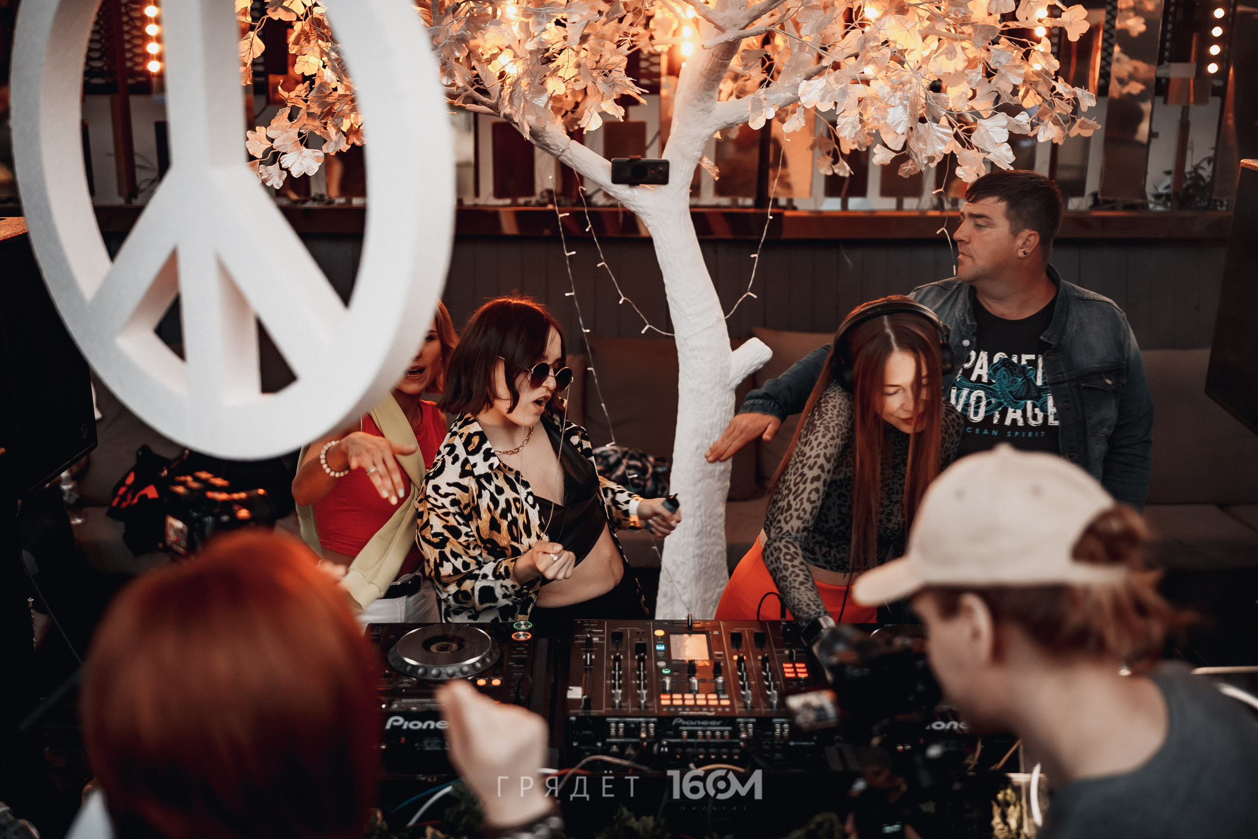 16 Om & Gryadet. Репортажный (клубный) фотограф в Москве