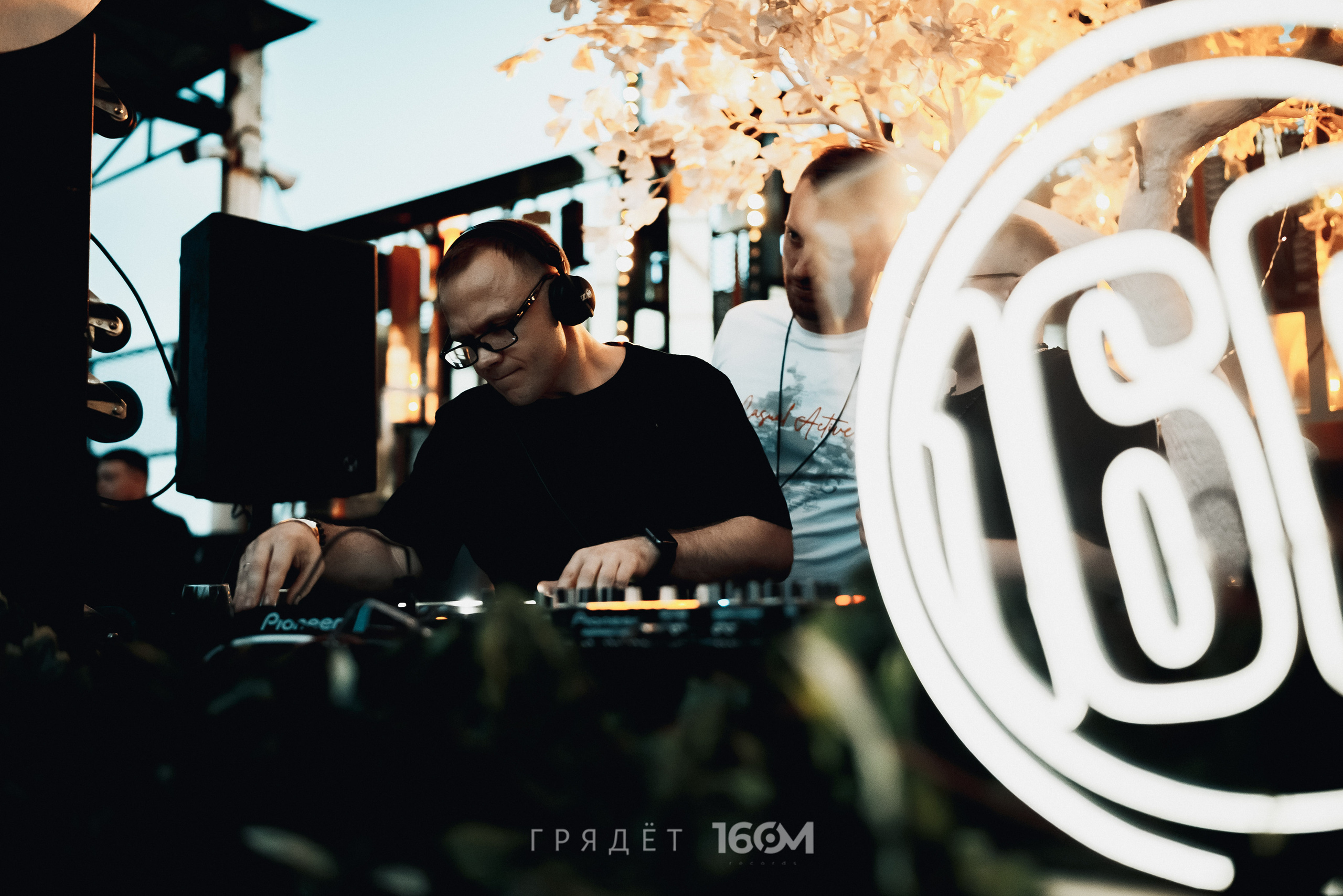 16 Om & Gryadet. Репортажный (клубный) фотограф в Москве