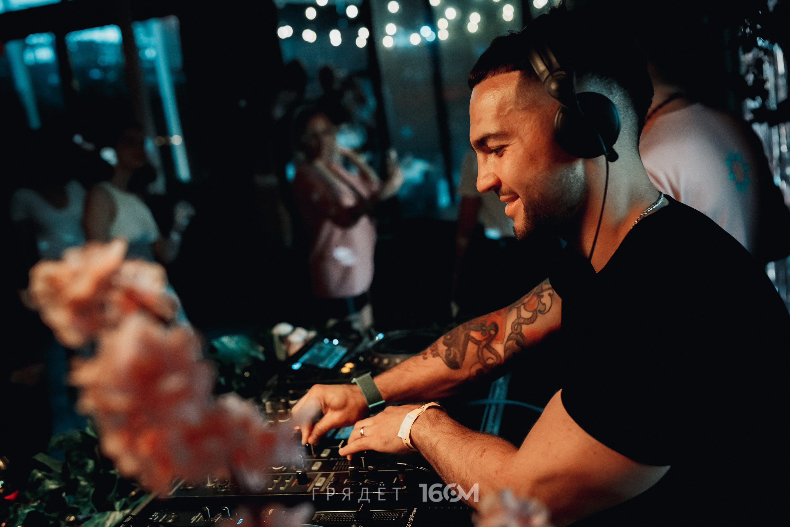 16 Om & Gryadet. Репортажный (клубный) фотограф в Москве