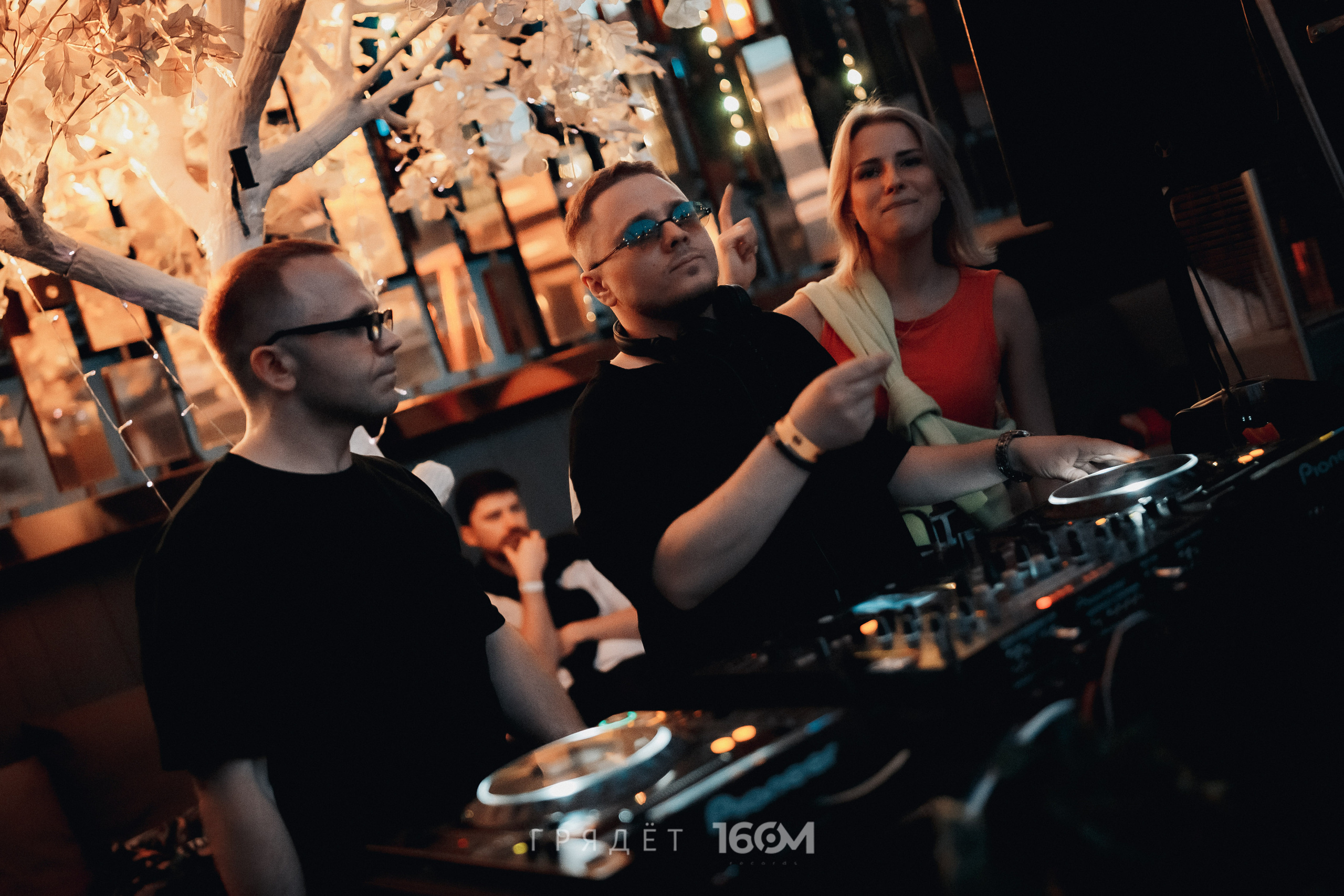 16 Om & Gryadet. Репортажный (клубный) фотограф в Москве