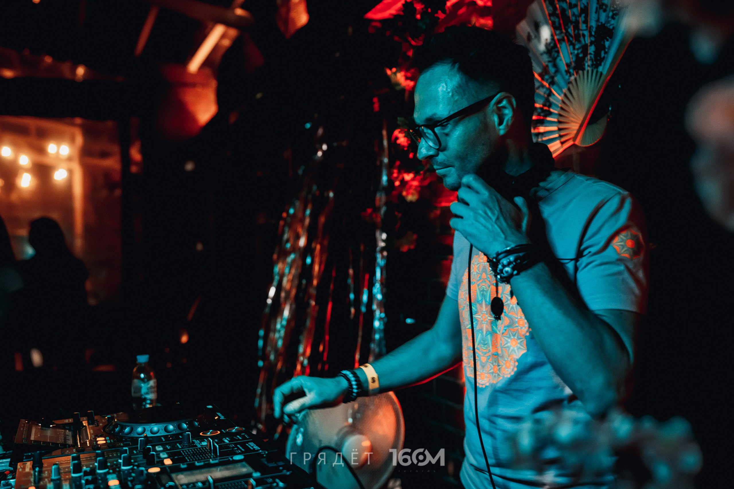 16 Om & Gryadet. Репортажный (клубный) фотограф в Москве