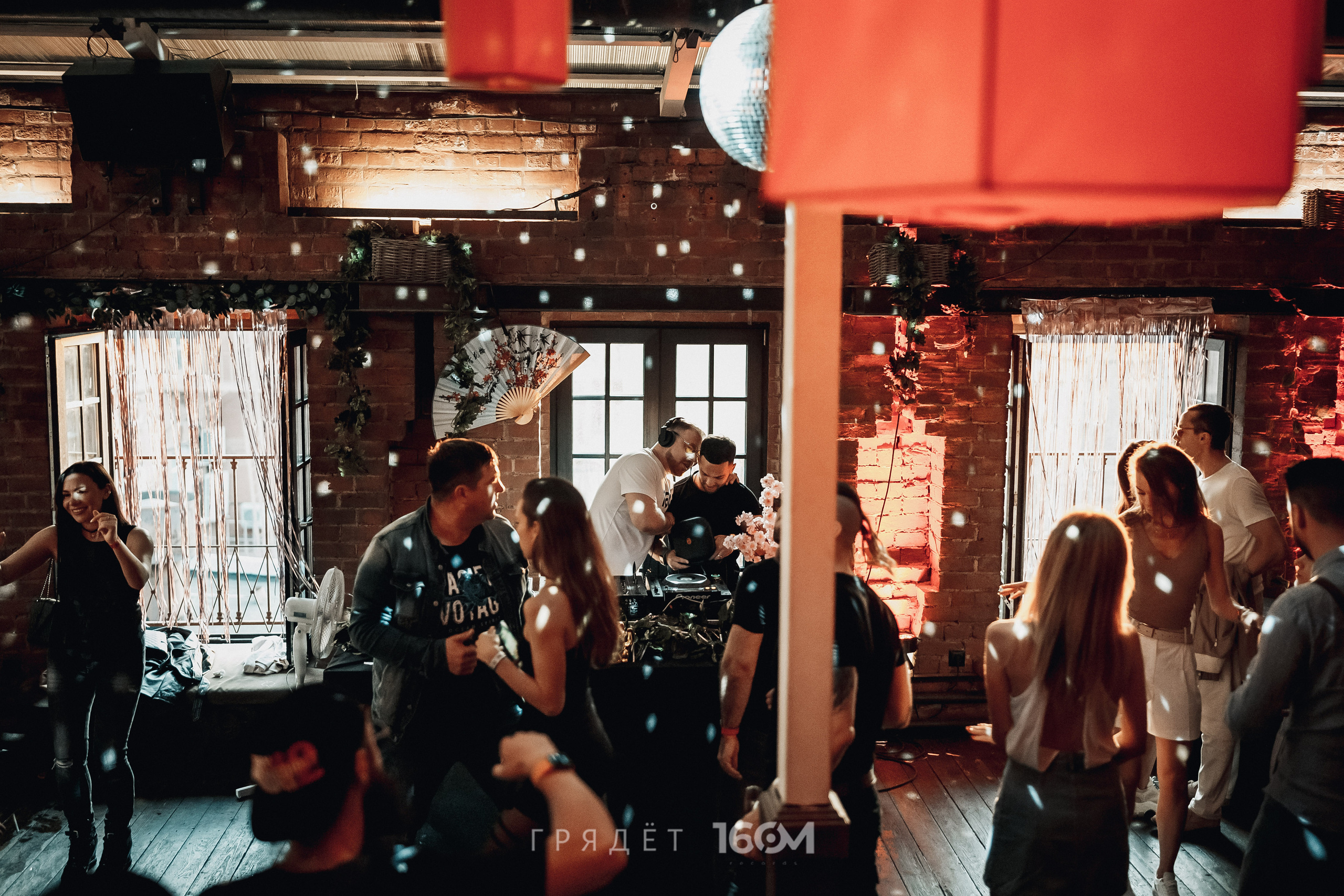 16 Om & Gryadet. Репортажный (клубный) фотограф в Москве