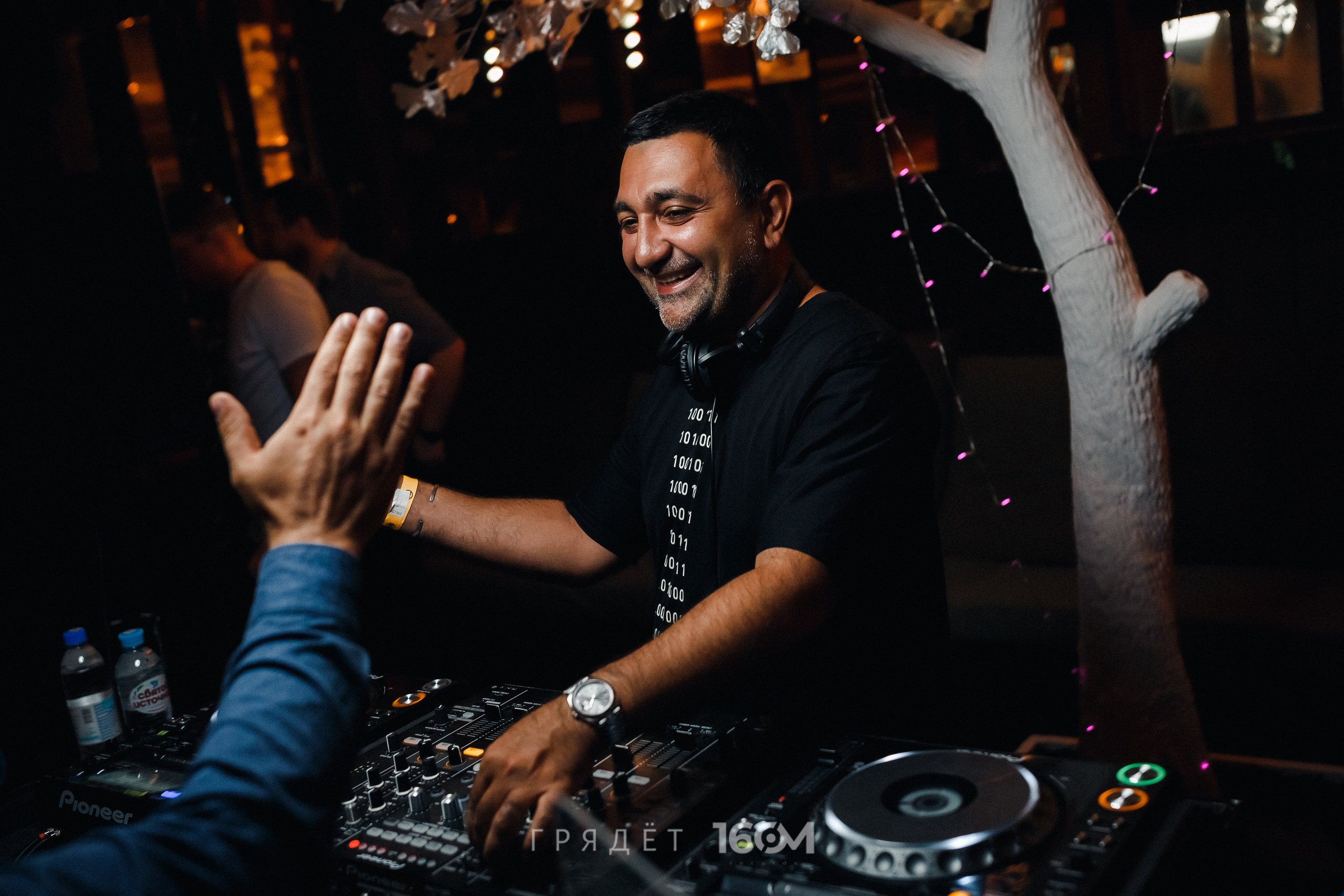 16 Om & Gryadet. Репортажный (клубный) фотограф в Москве