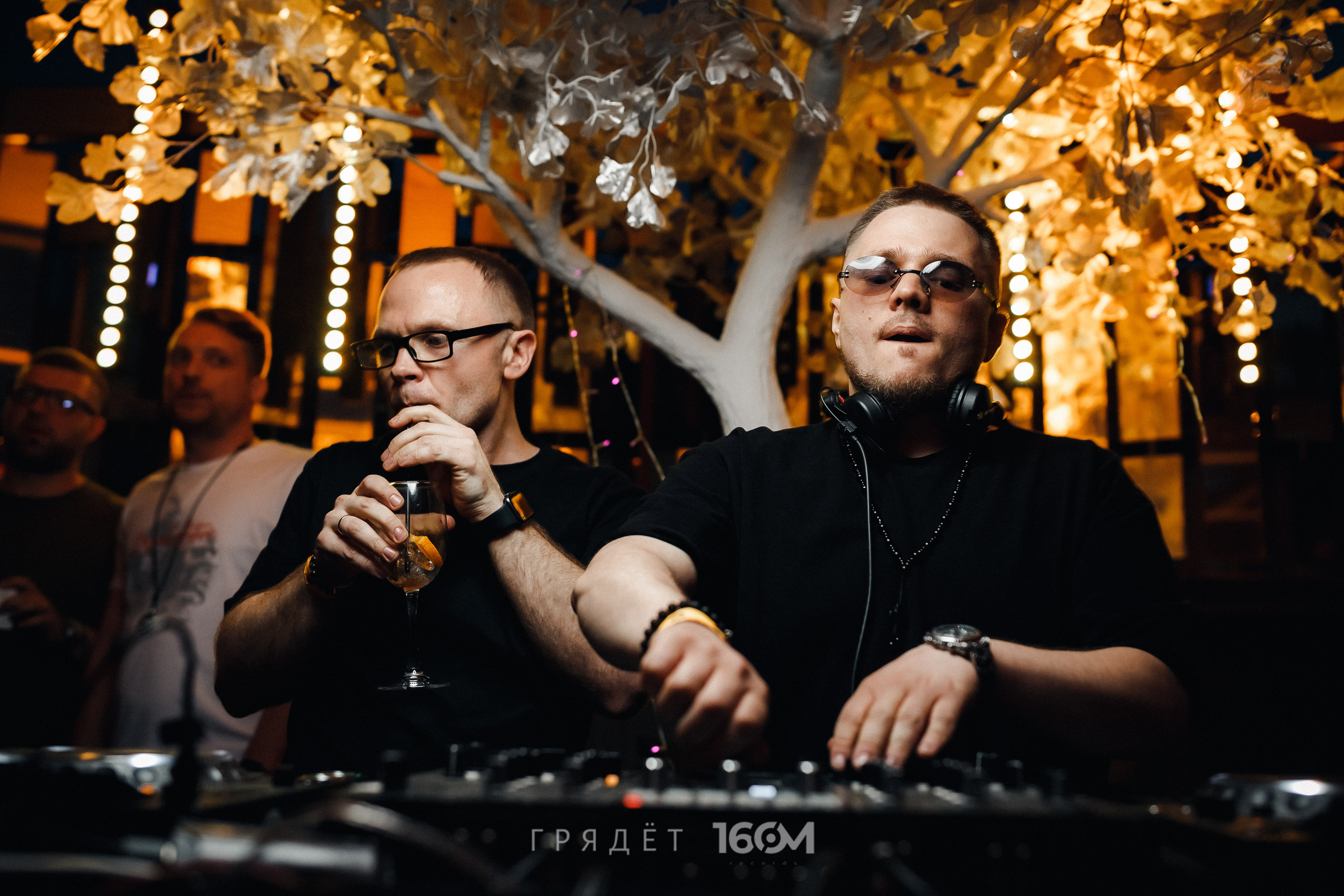 16 Om & Gryadet. Репортажный (клубный) фотограф в Москве