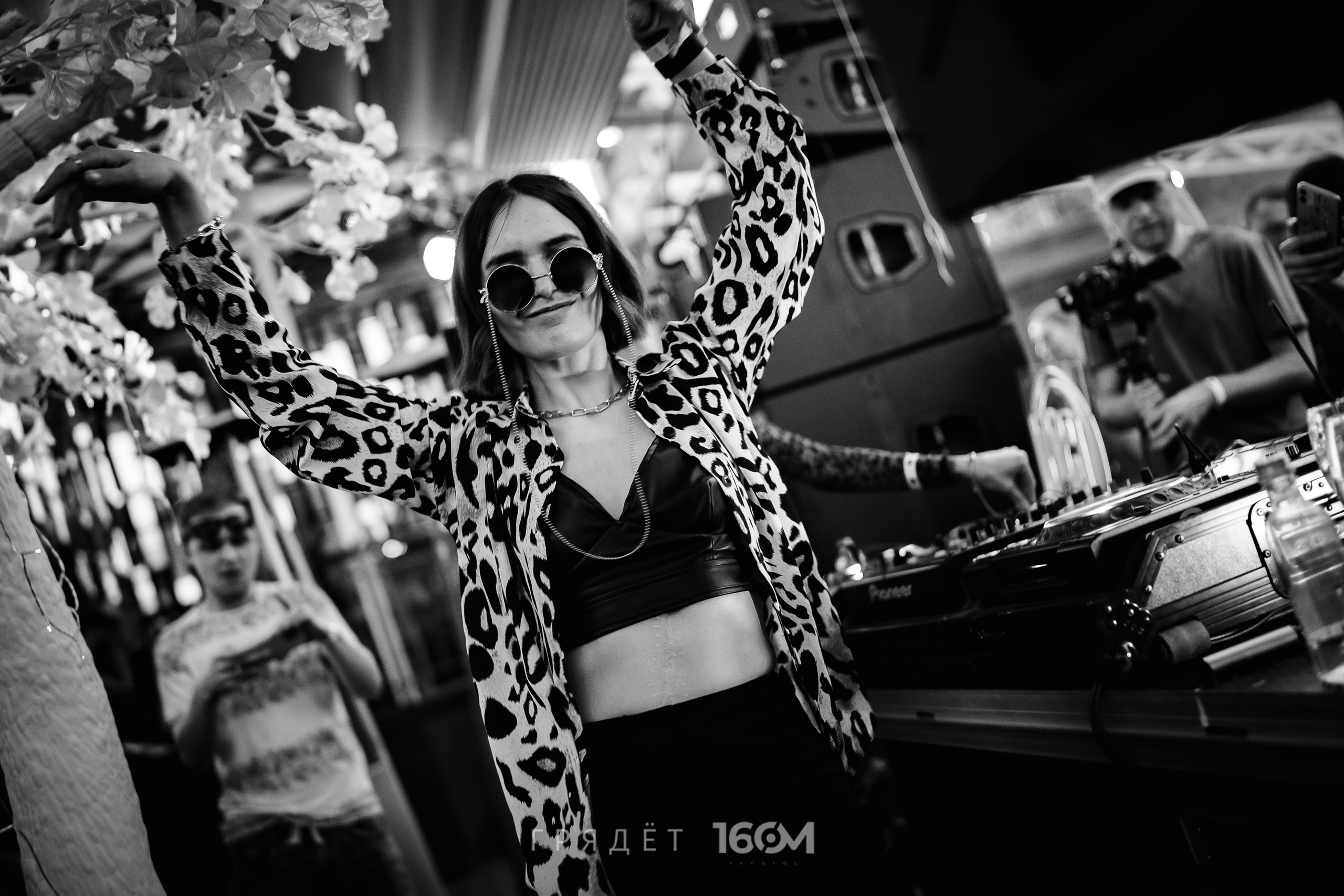 16 Om & Gryadet. Репортажный (клубный) фотограф в Москве