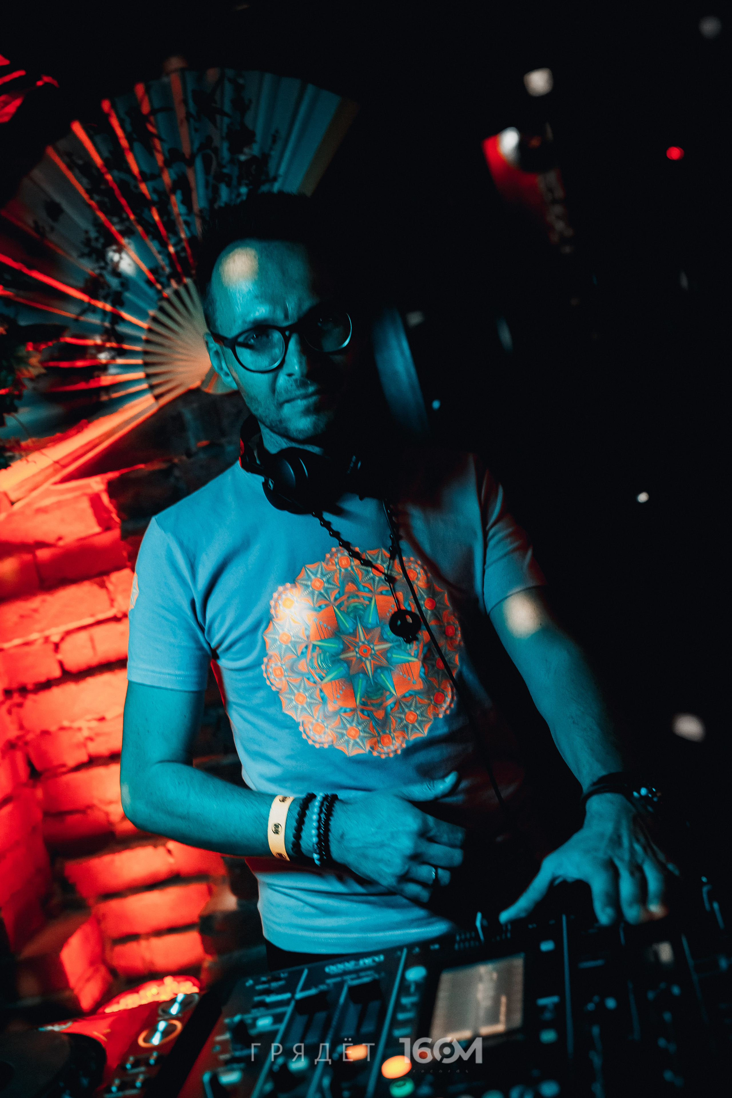 16 Om & Gryadet. Репортажный (клубный) фотограф в Москве