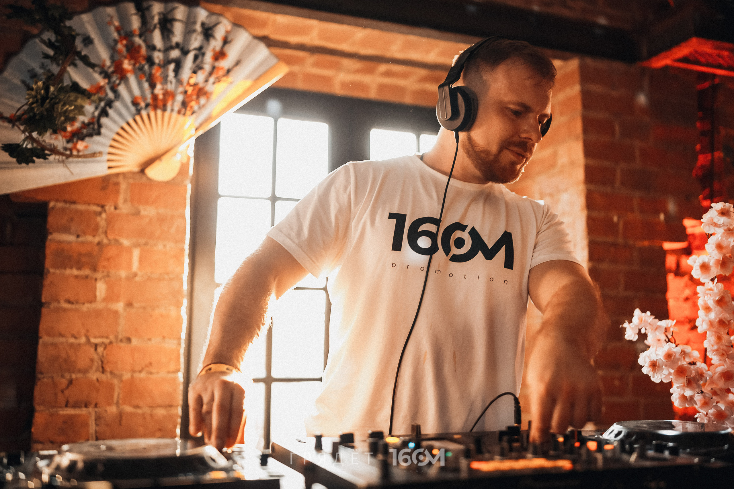 16 Om & Gryadet. Репортажный (клубный) фотограф в Москве