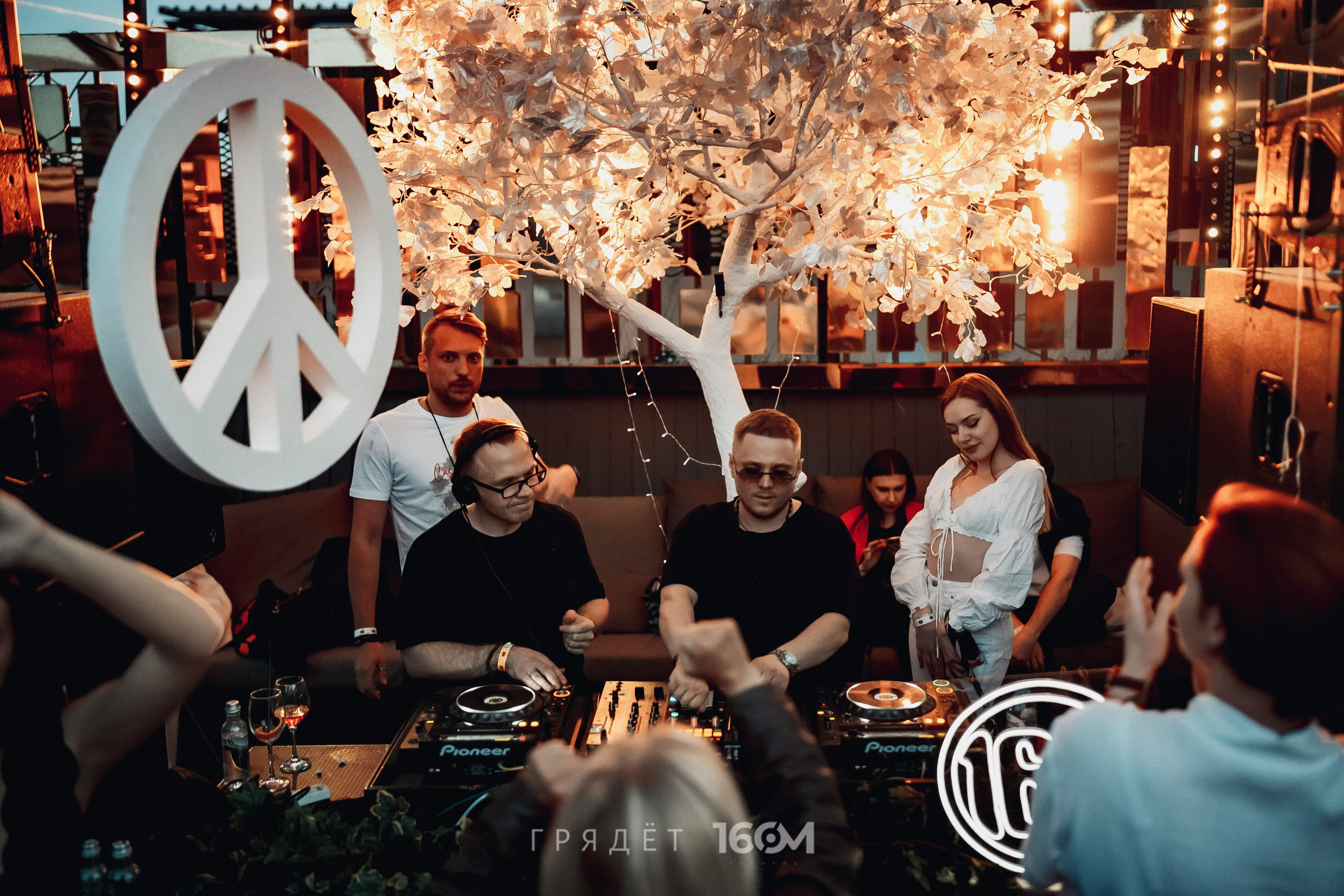 16 Om & Gryadet. Репортажный (клубный) фотограф в Москве