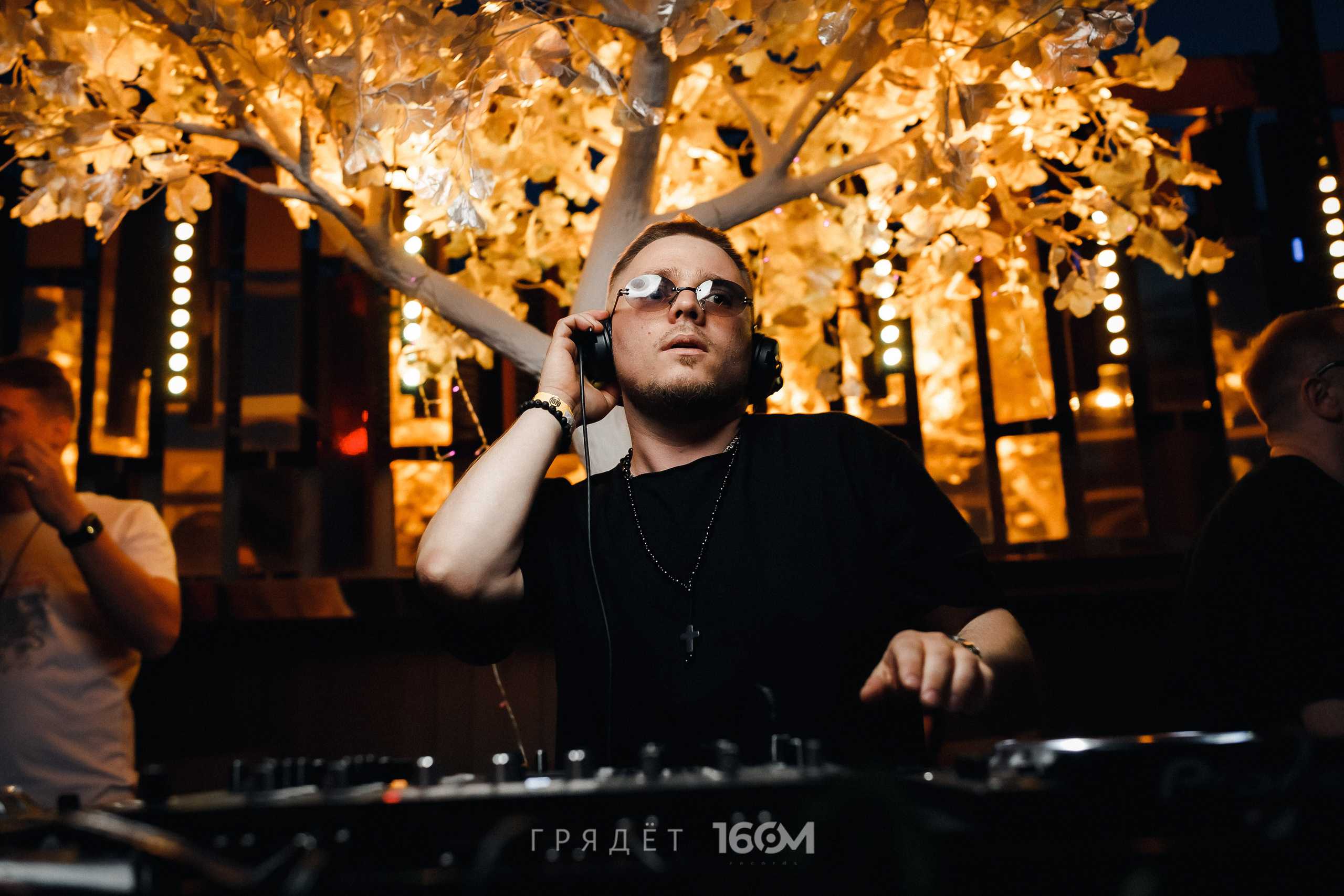 16 Om & Gryadet. Репортажный (клубный) фотограф в Москве