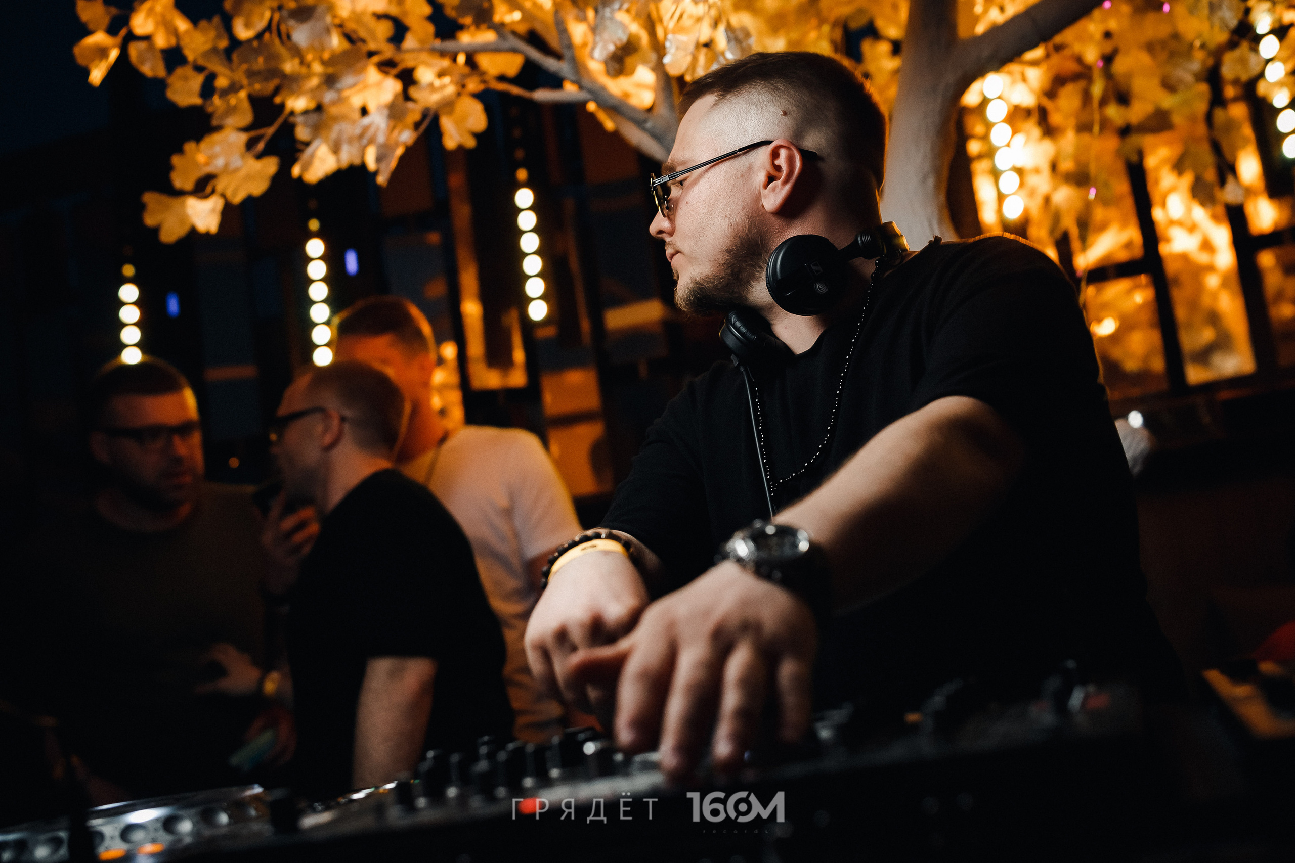 16 Om & Gryadet. Репортажный (клубный) фотограф в Москве