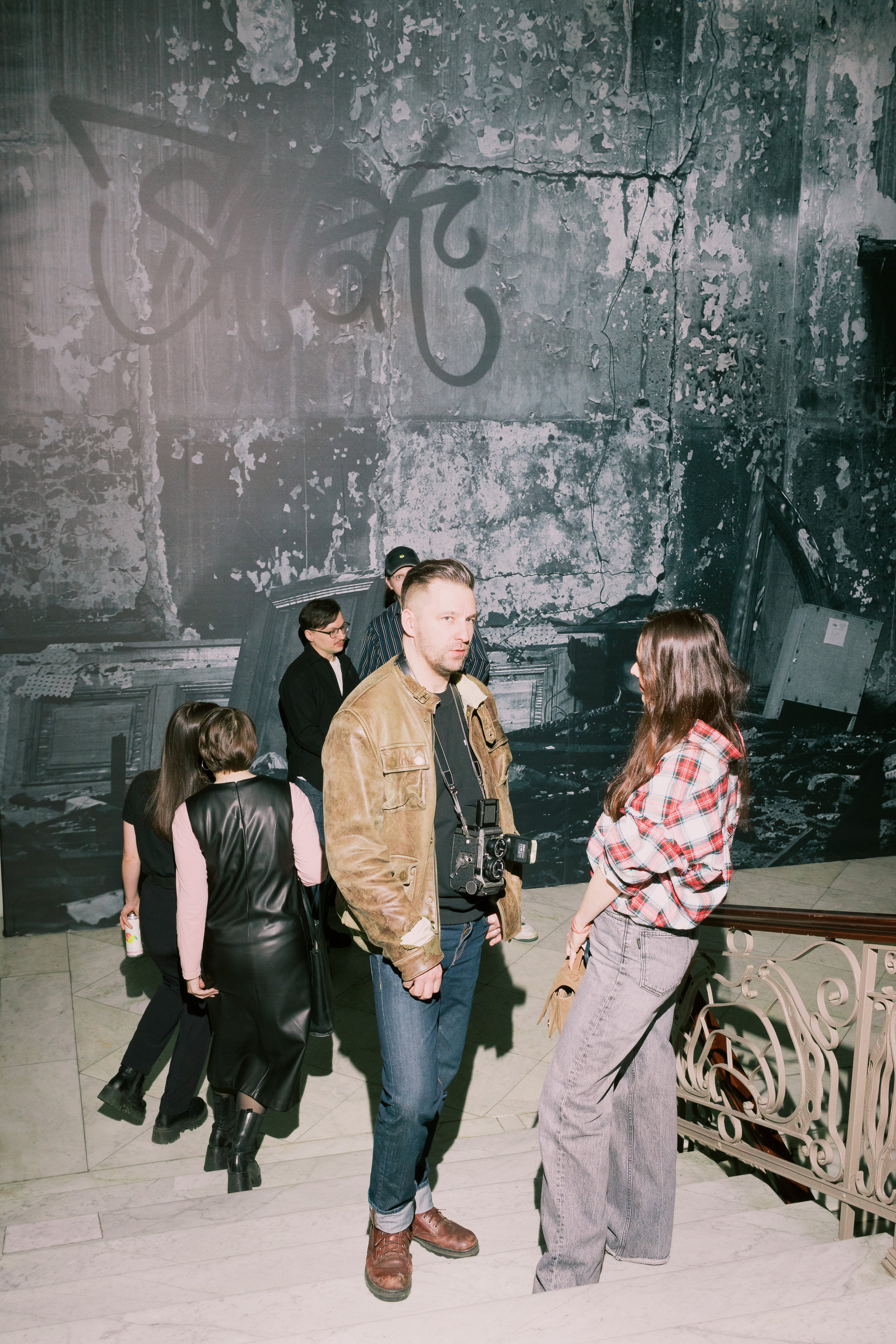 Спасибо за ничего | Inloco, Институт исследований стрит-арта, Екатерининское собрание 2025. Фотограф Михаил Николаев