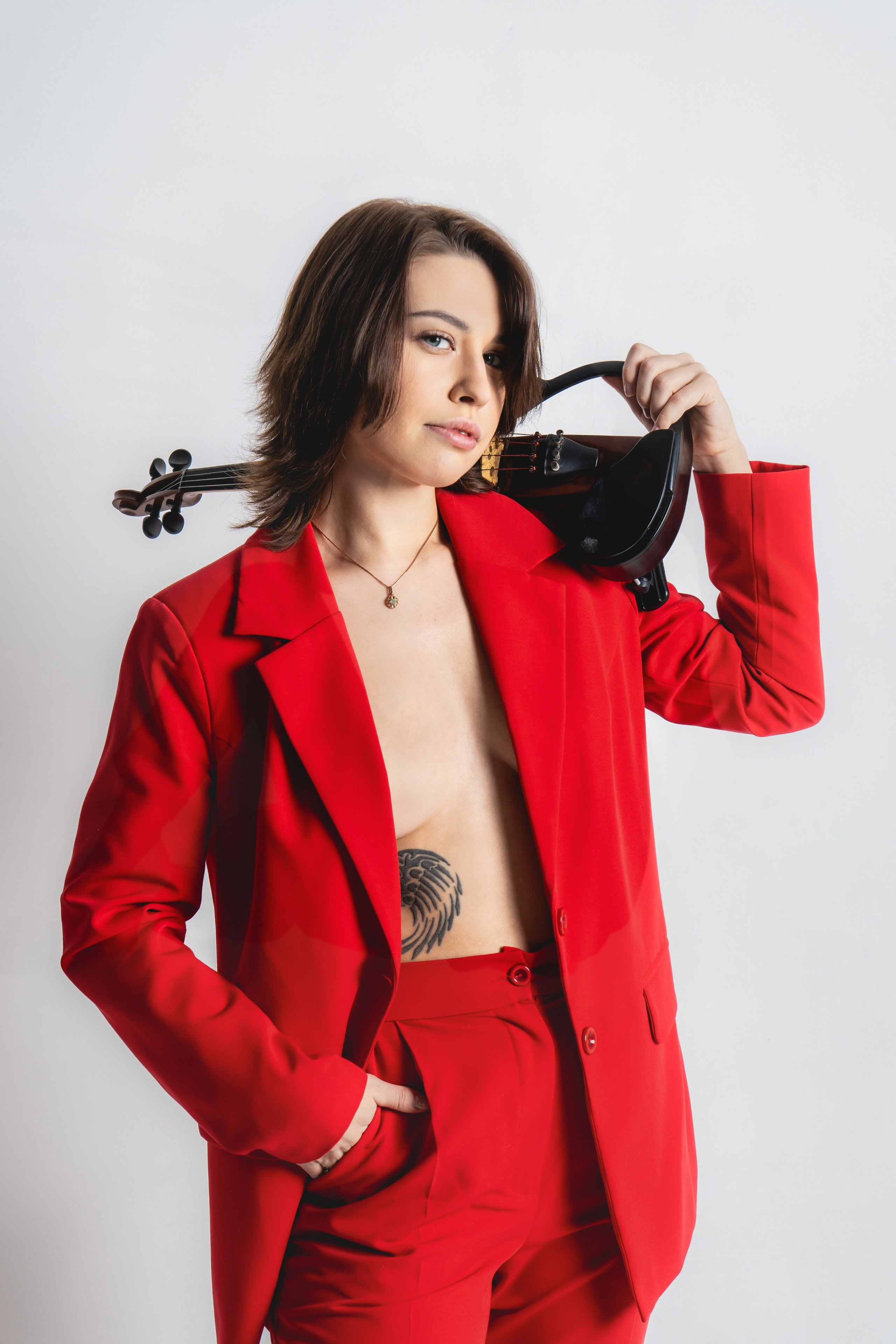 Актриса и музыкант в одном лице. Фотосессия Евы. Занимаюсь профессиональной фотографией и живу рядом с Байкалом. Работаю в разных жанрах