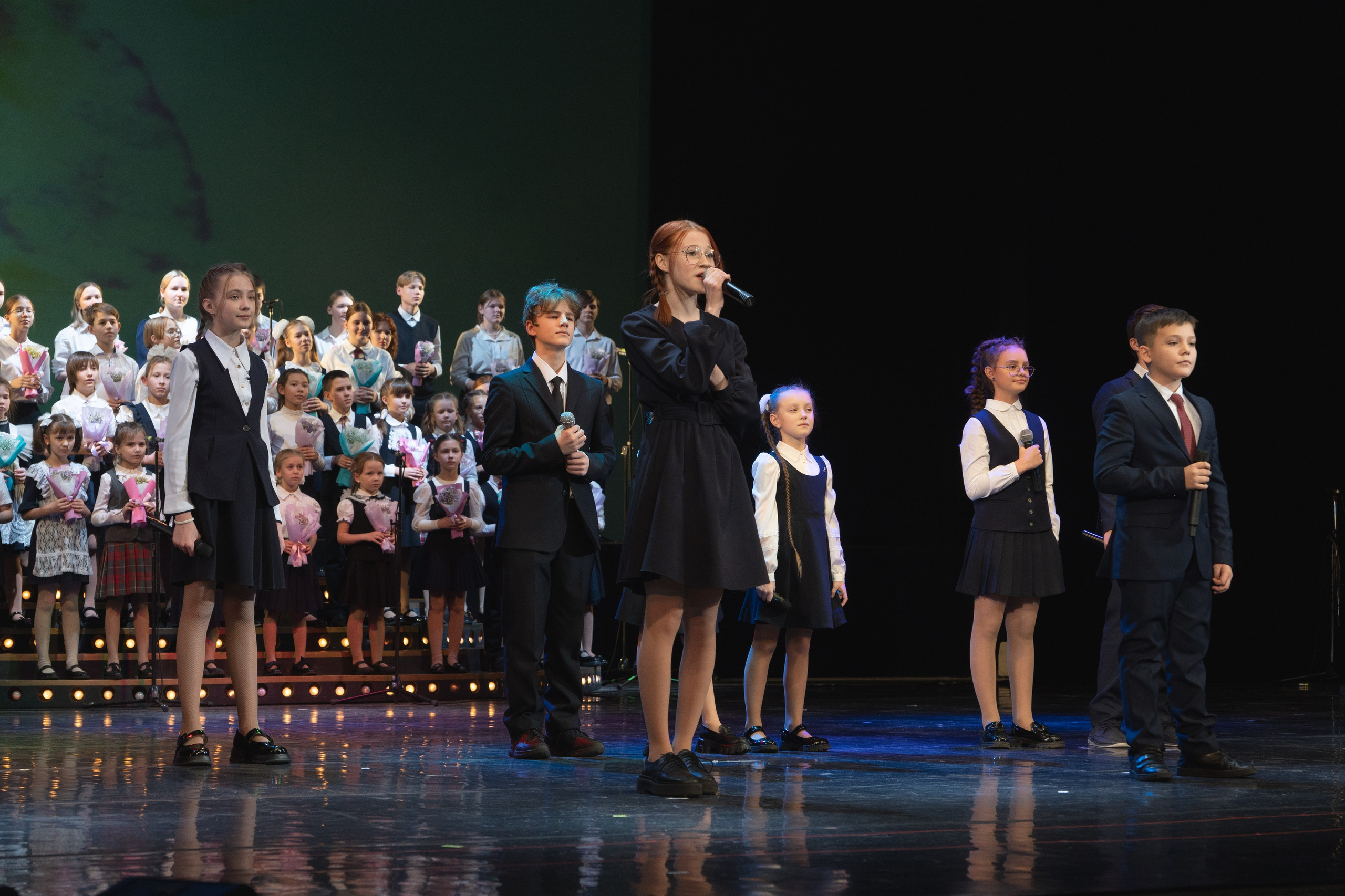 Музыкальный театр. Занимаюсь профессиональной фотографией и живу рядом с Байкалом. Работаю в разных жанрах