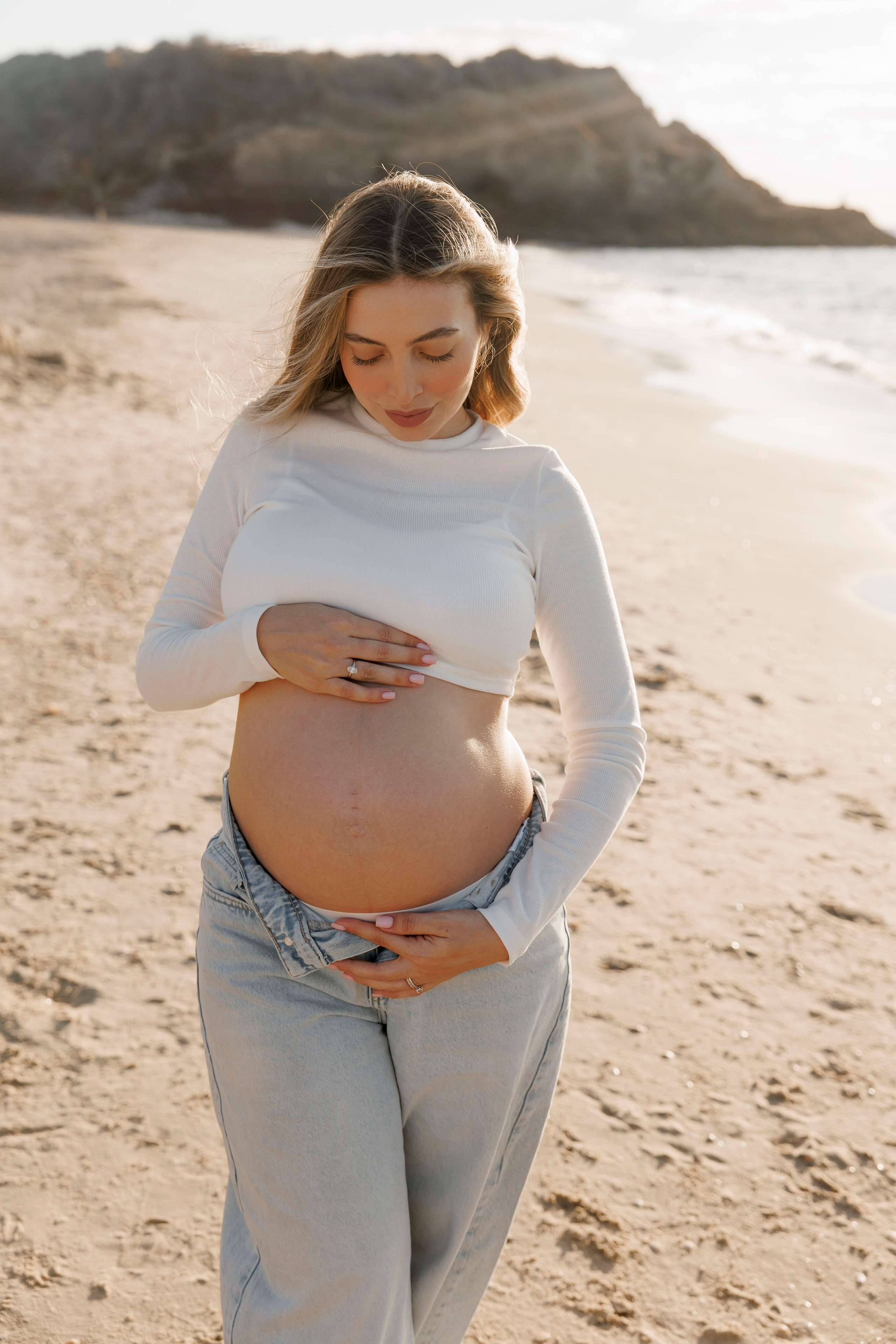Pregnancy photoshoot near the sea. Wedding and family photographer