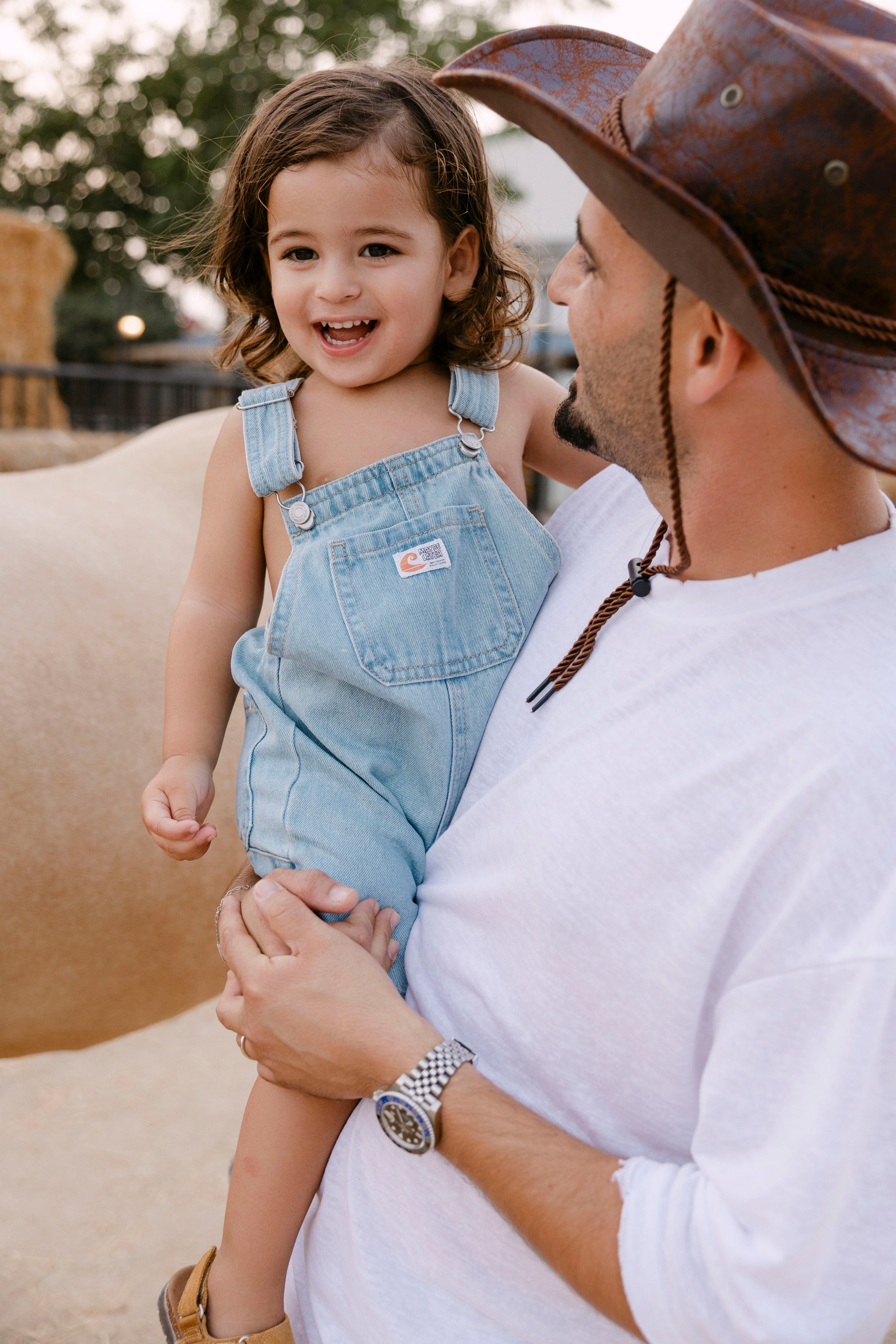 Pregnancy photoshoot at the horse farm. Главная