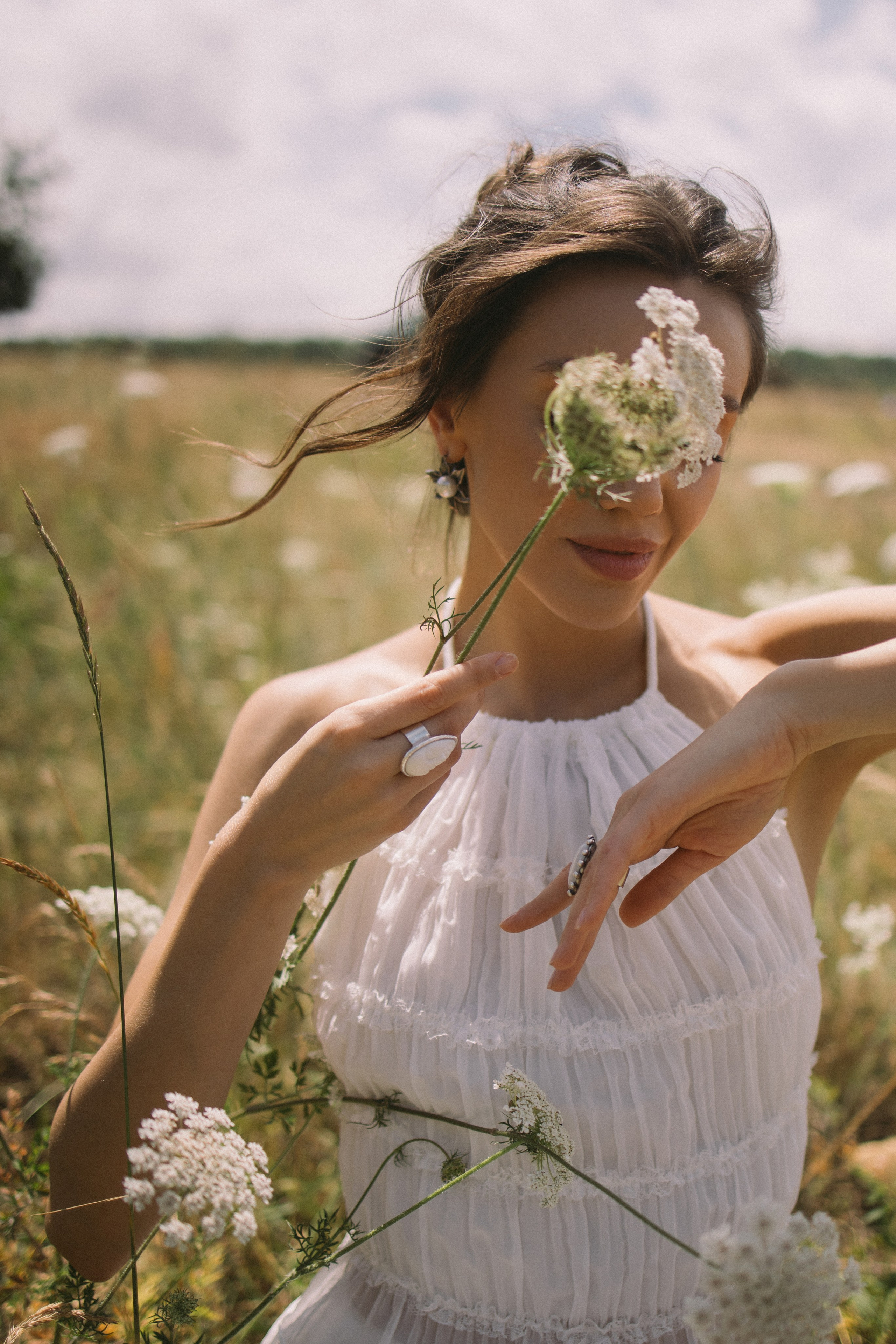 Утро невесты в глэмпинге свадебная фотосессия на Джилы-Су Приэльбрусье. Свадебный, репортажный и портретный фотограф Сочи, Краснодар. Александра Зайцева