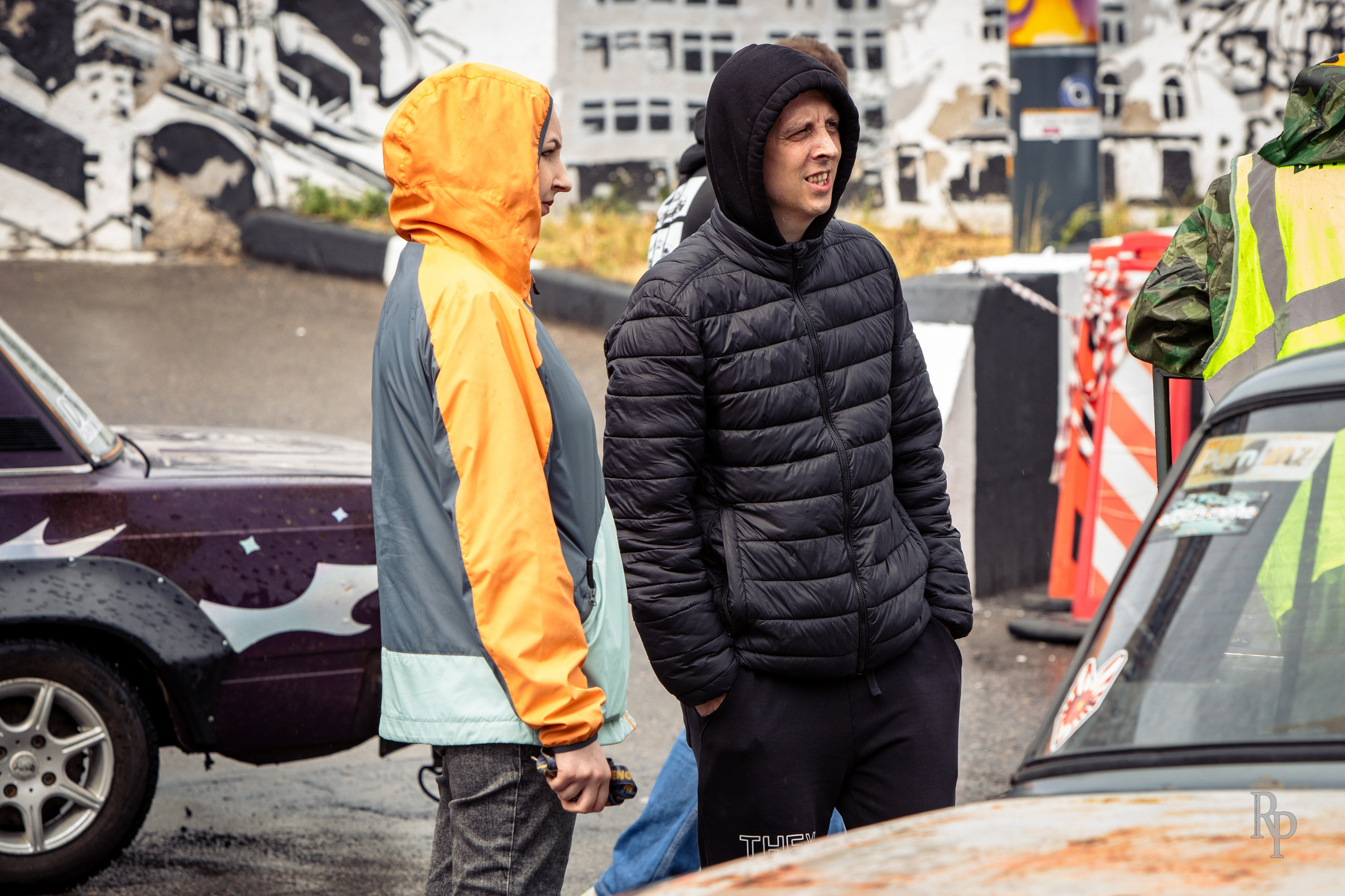 SHOWDOWN. Rusty Photographer