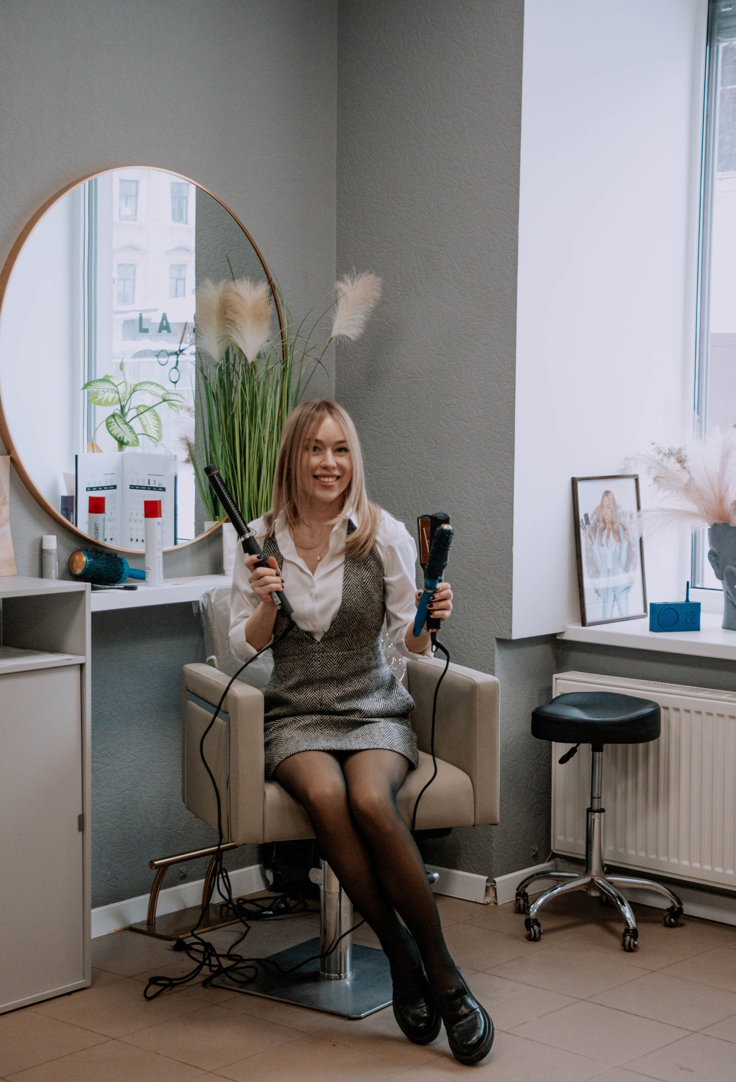 Настя- стилист по волосам. Бережно сохраняю ваши чувства и истории на своих фотографиях