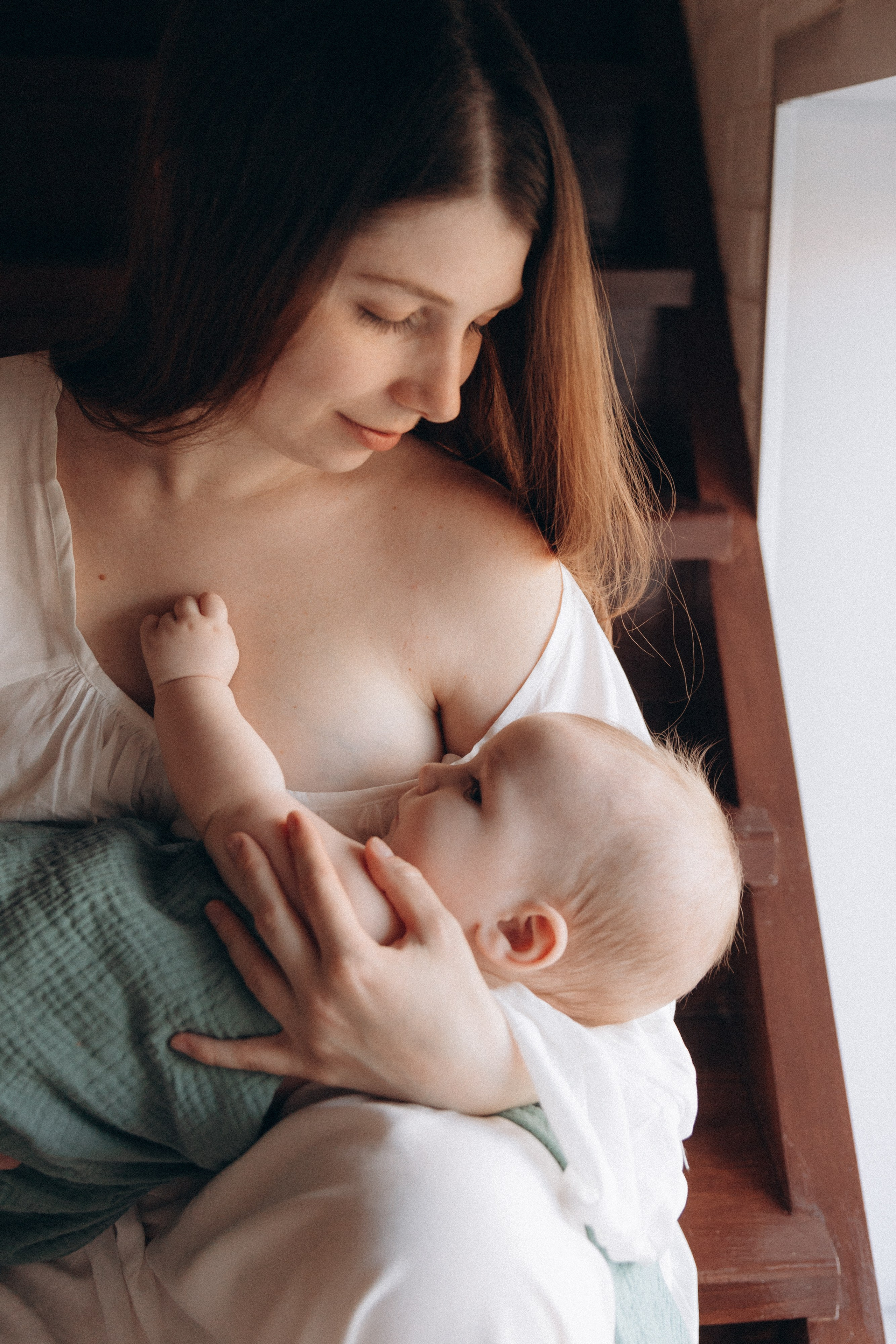 Мама и малыш, домашняя история. Фотограф Ульяна Дивина в Нижнем Новгороде и Нижегородской области