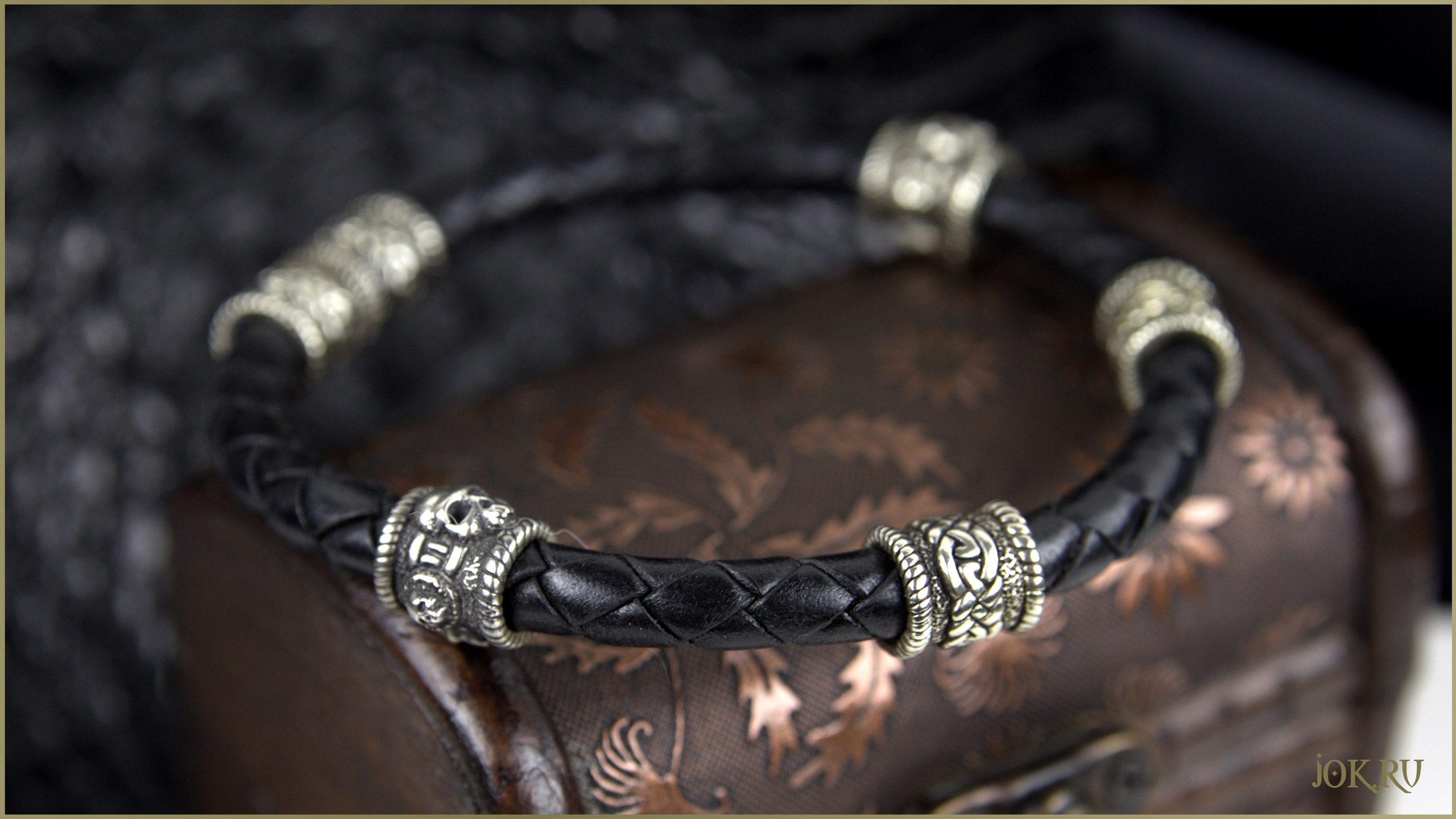 Мужской браслет кожаный с бусинами Сварога, украшение ручной работы в магазине Joker-studio