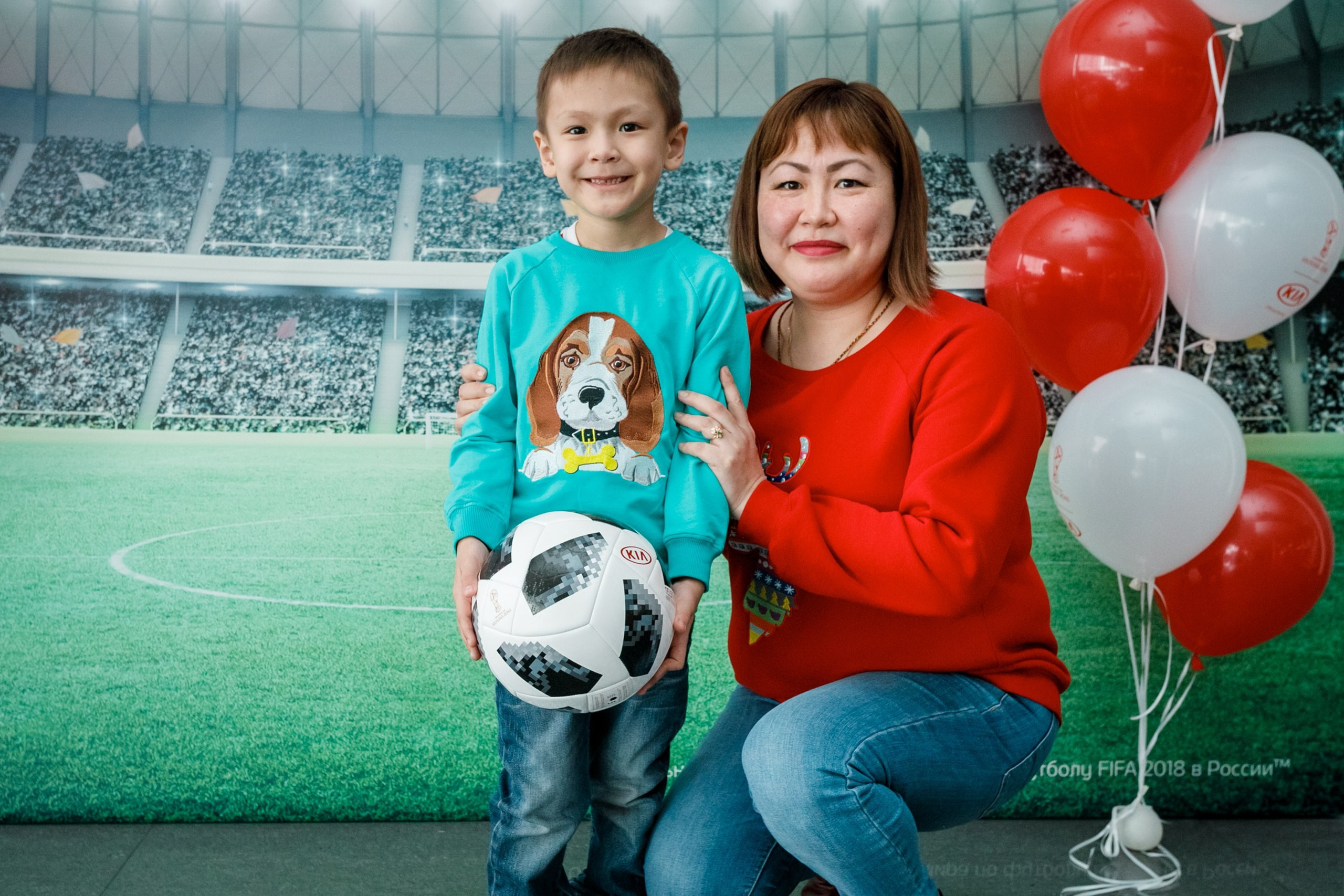 Розыгрыш билетов на ЧМ по футболу FIFA @ Киа Центр. Репортажный фотограф Максим Полянский. Москва, Санкт-Петербург, Красноярск