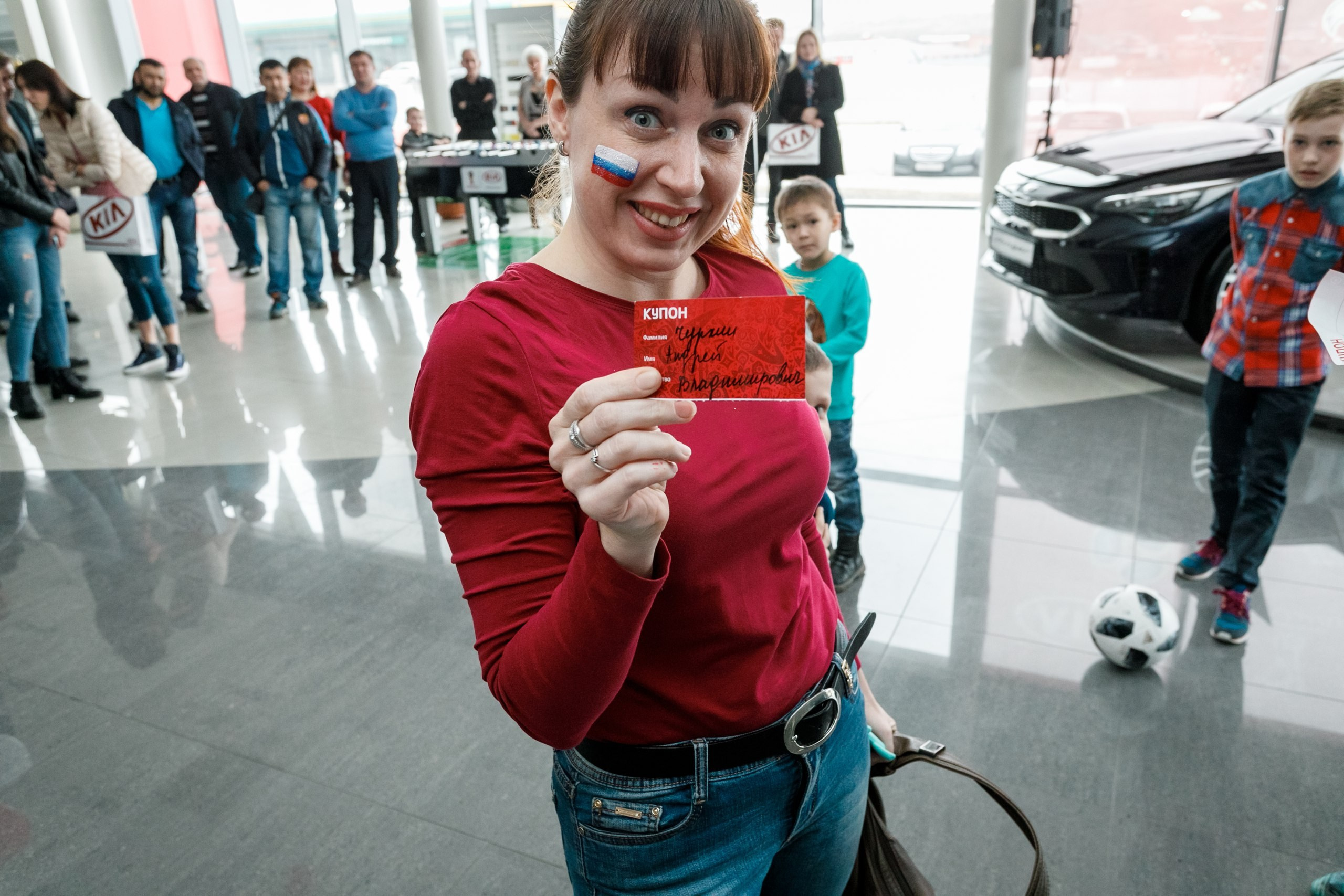 Розыгрыш билетов на ЧМ по футболу FIFA @ Киа Центр. Репортажный фотограф Максим Полянский. Москва, Санкт-Петербург, Красноярск