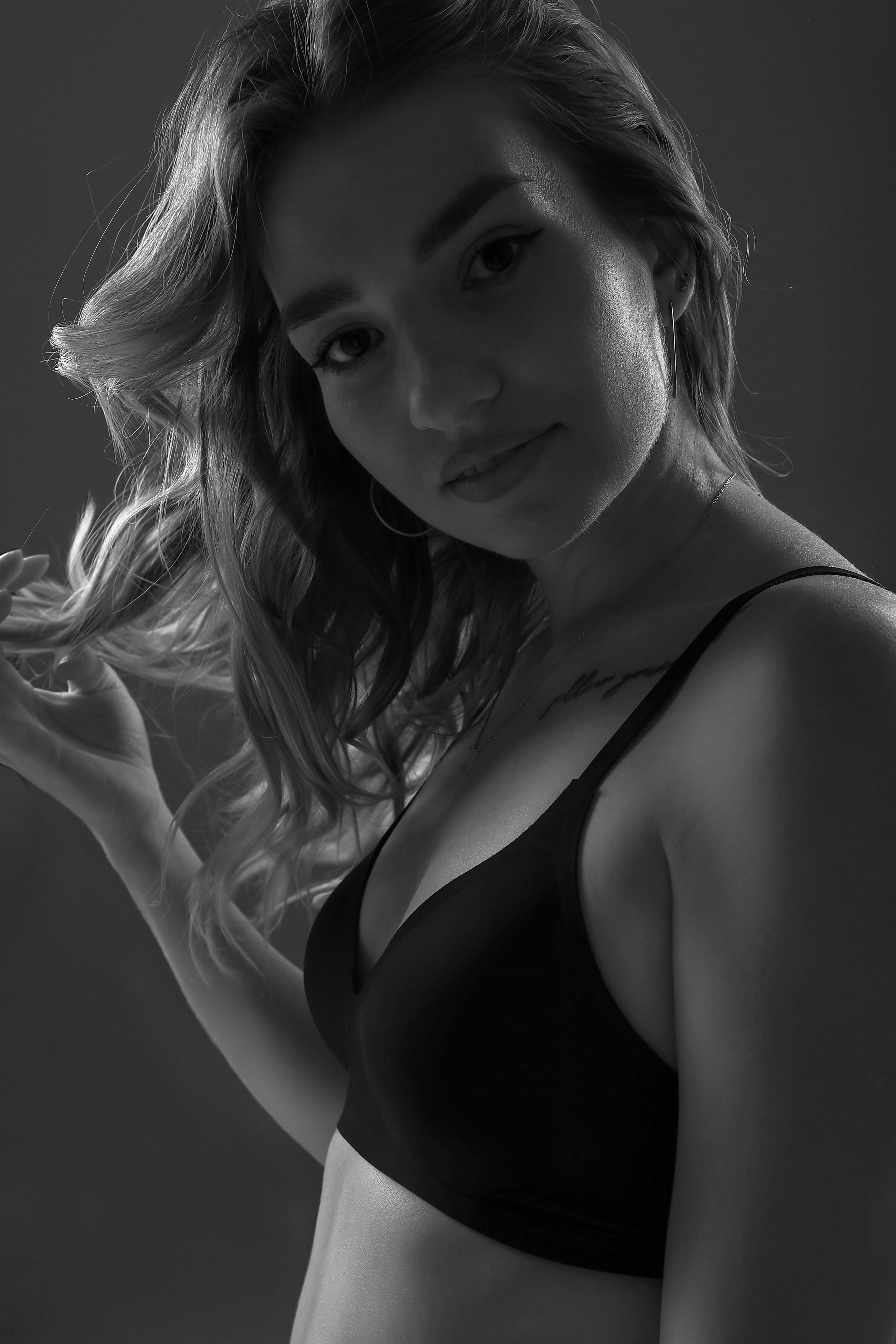 Студийная фотосессия на белой циклораме