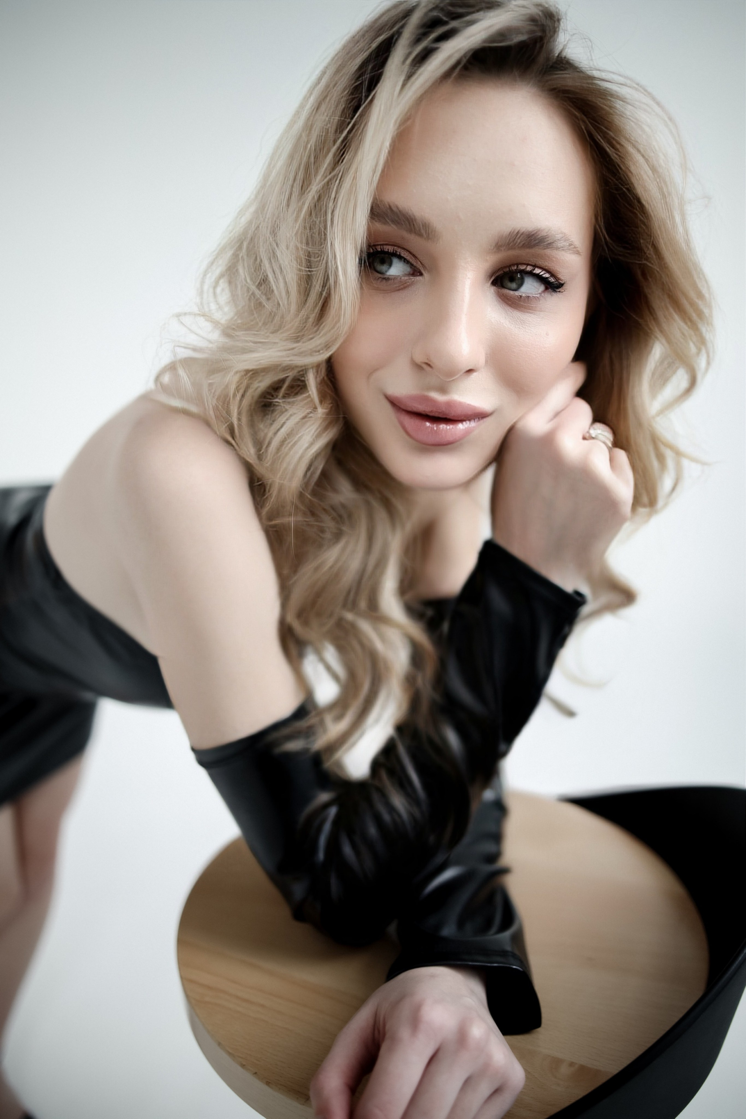 Женский портрет. Главная