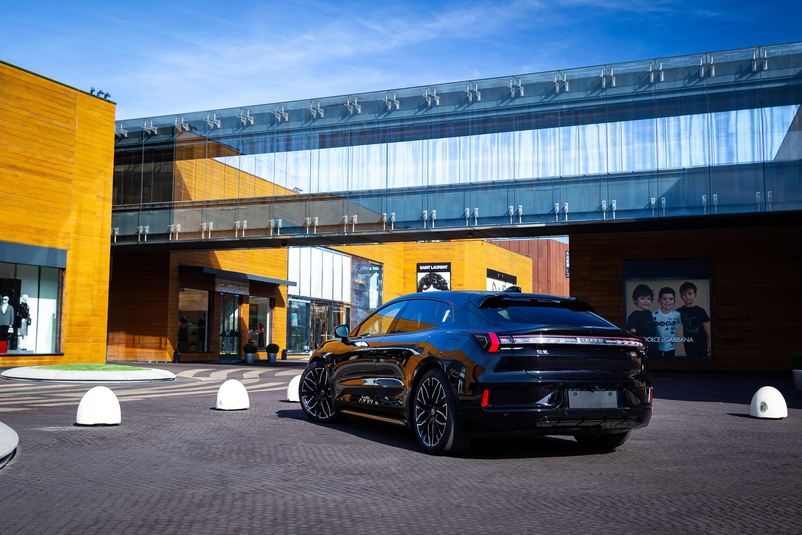 Профессиональная фотосъемка автомобилей в Москве и Московской области. Фотостудия в Москве LUXARTPHOTO