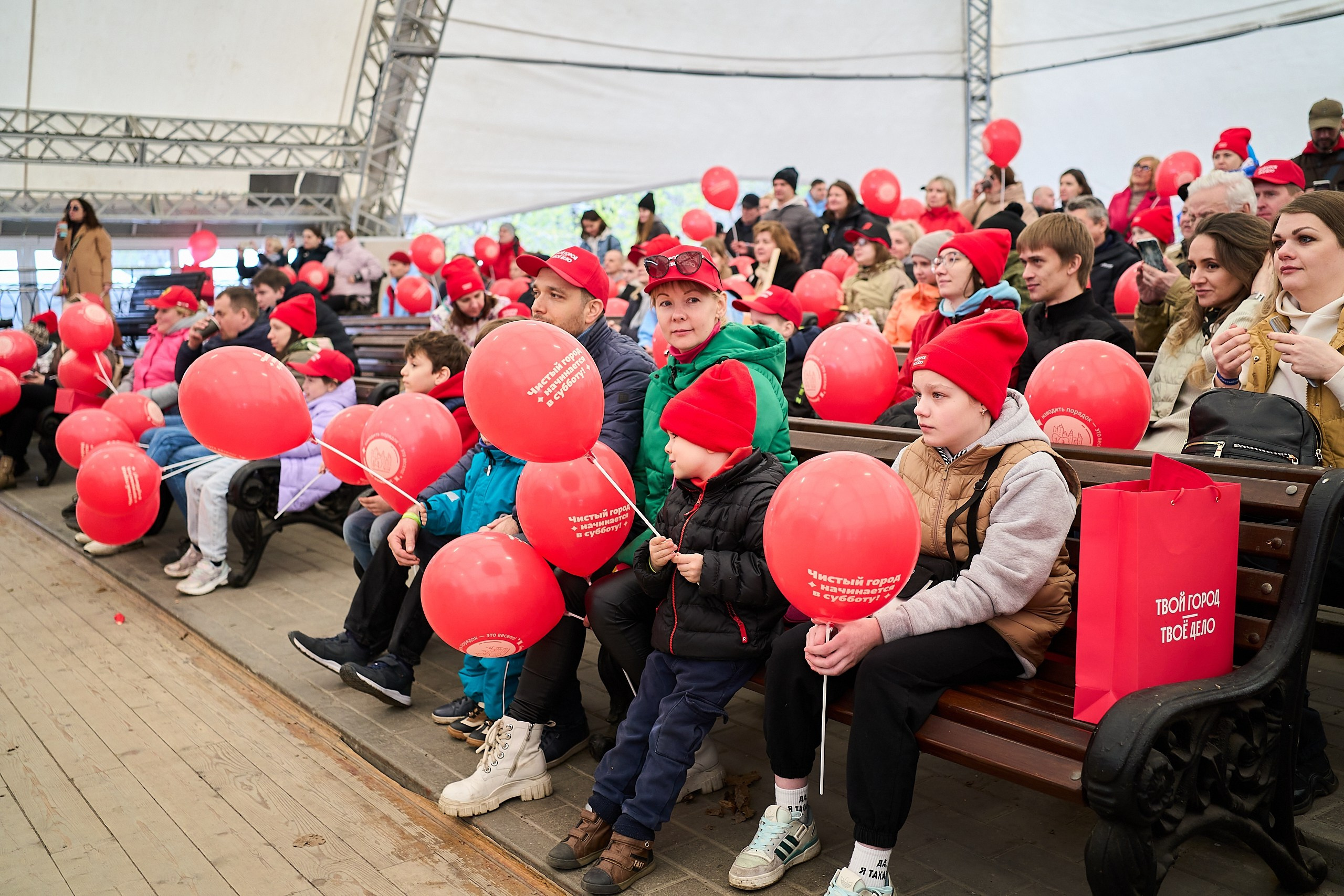 Субботник у Управления делами Мэра и Правительства Москвы. Фотограф и Видеограф в Москве. Олег Корушев