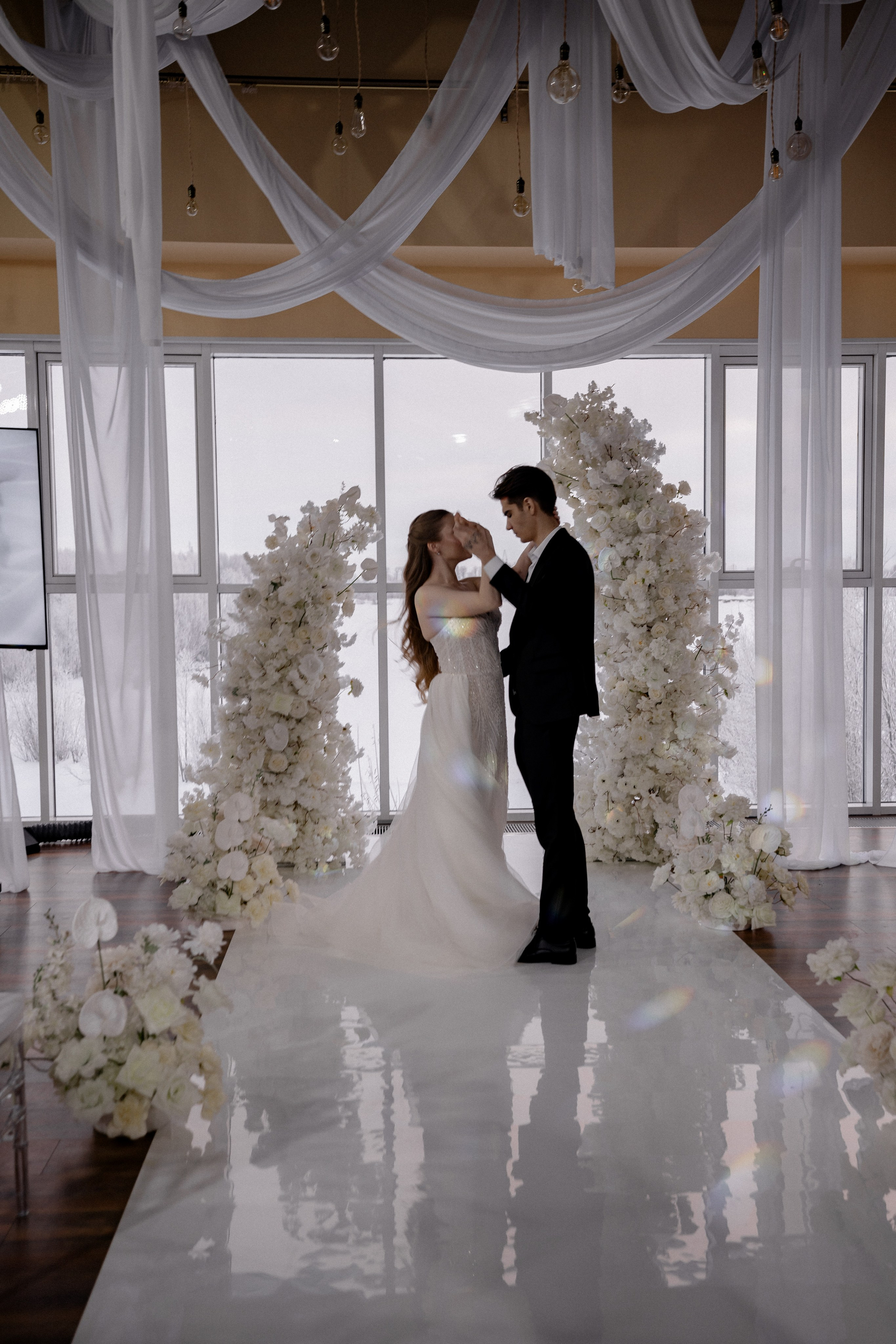 СВАДЕБНАЯ СЬЕМКА СБОРОВ В ОТЕЛЕ И ВЫЕЗД НА ЦЕРЕМОНИЮ (СНЯТО В СИБИРЕ В НИЖНЕВАРТОВСКЕ). Профессиональный фотограф, Санкт-Петербург — Виктория Богомолова